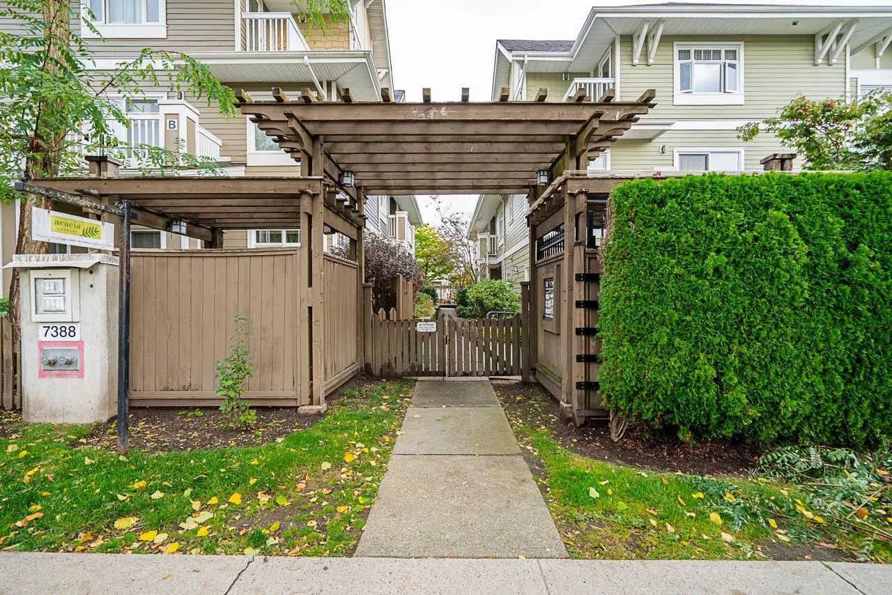 Photo 2 of 40 at #160 – 7388 Macpherson Avenue