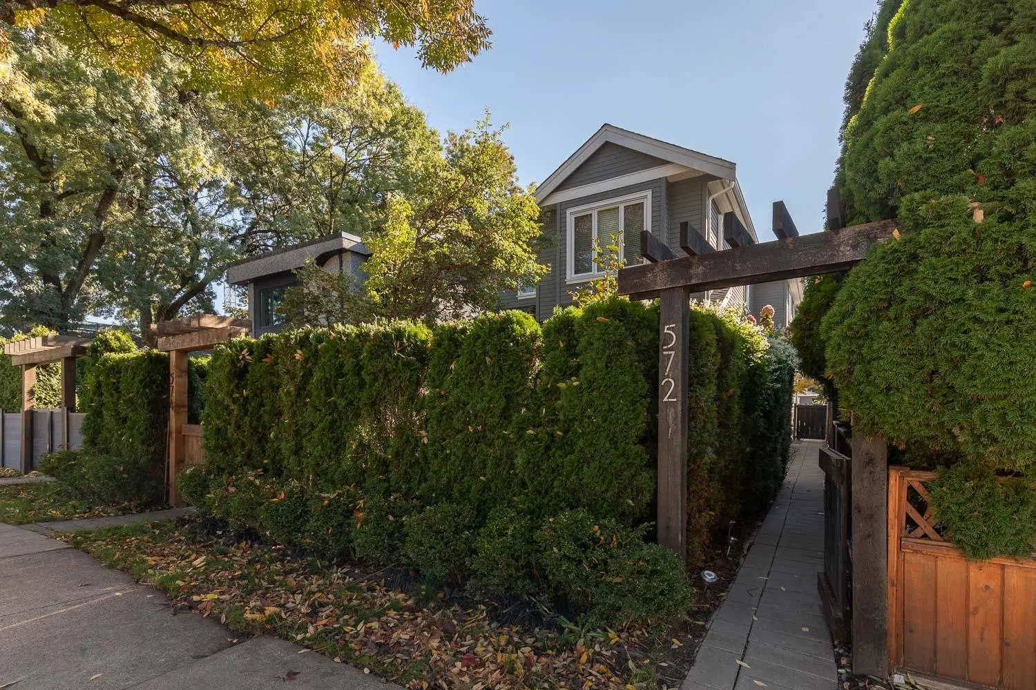 Photo 1 of 32 at 572 E 16th Avenue