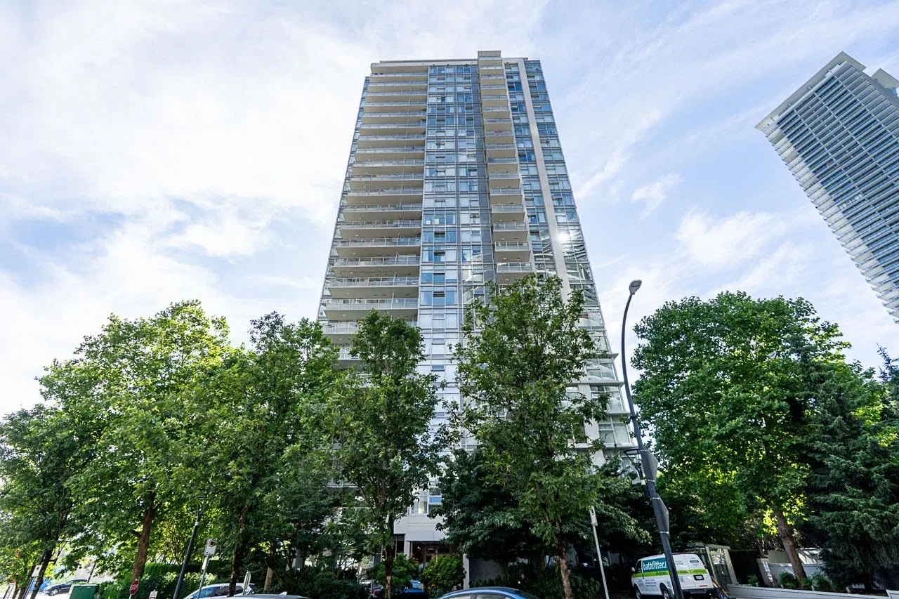 Photo 3 of 40 at #2708 – 2289 Yukon Crescent