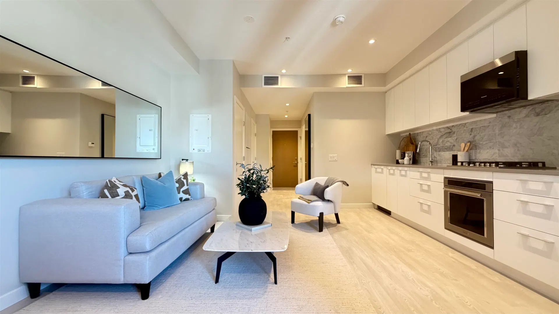 Photo 2 of 8 at #516 – 110 E 17th Street