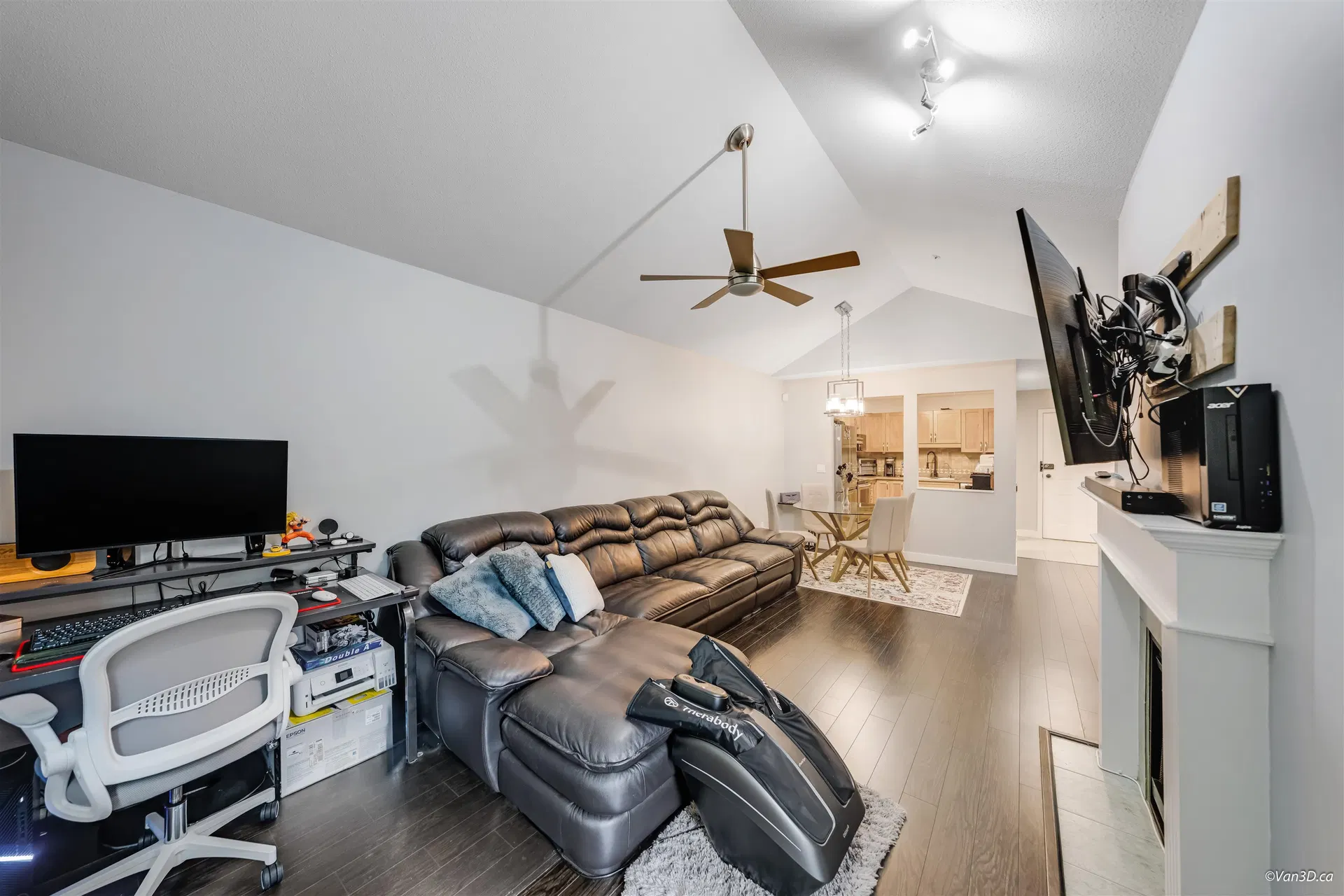 Photo 4 of 26 at #405 – 9688 148 Street