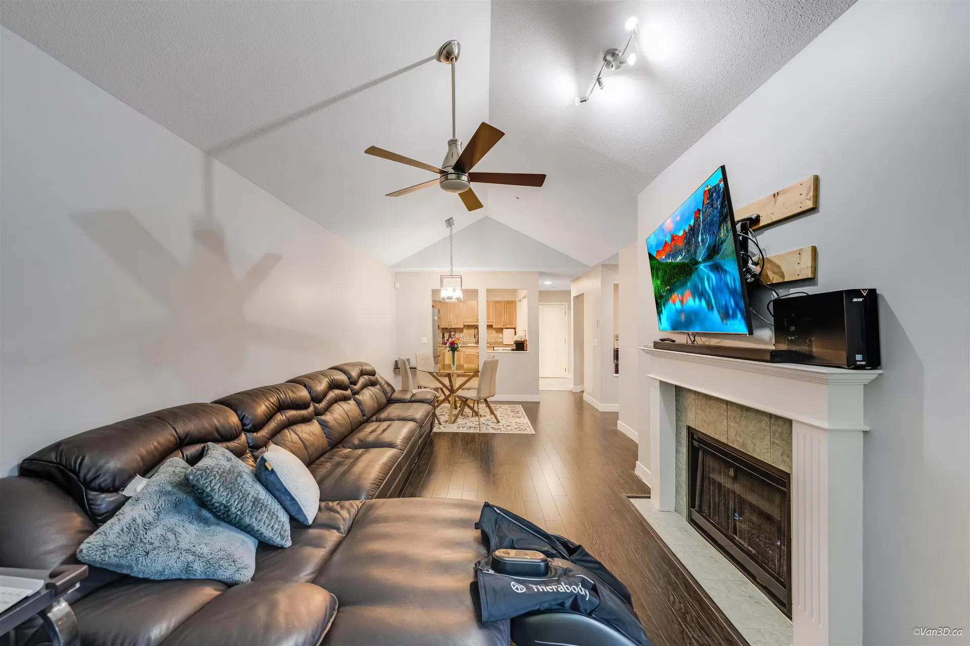 Photo 5 of 26 at #405 – 9688 148 Street