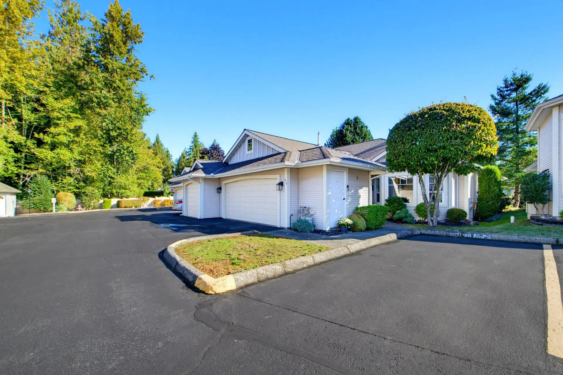 Photo 1 of 40 at #215 – 20655 88 Avenue