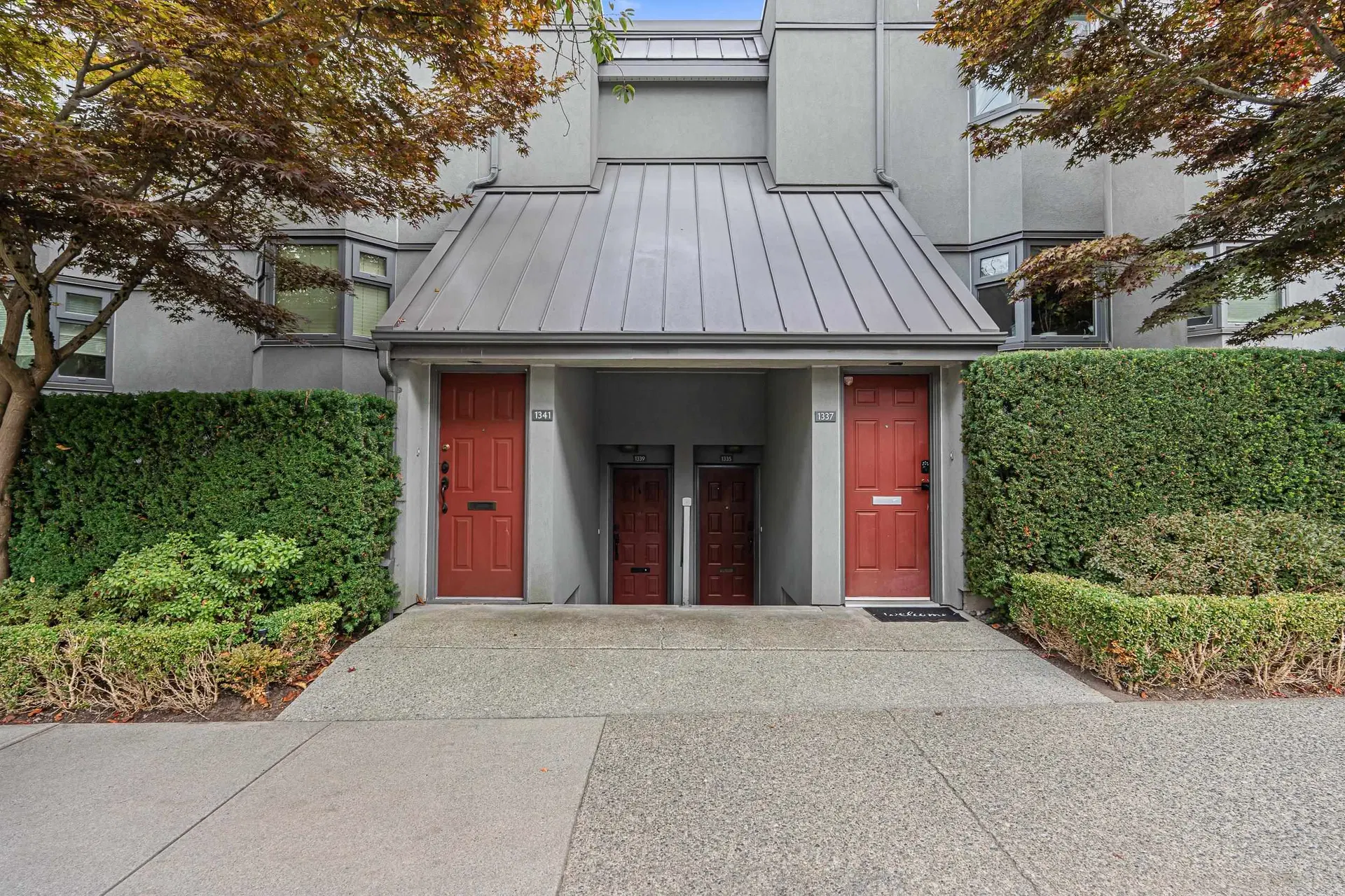 Photo 3 of 32 at 1339 W 8th Avenue