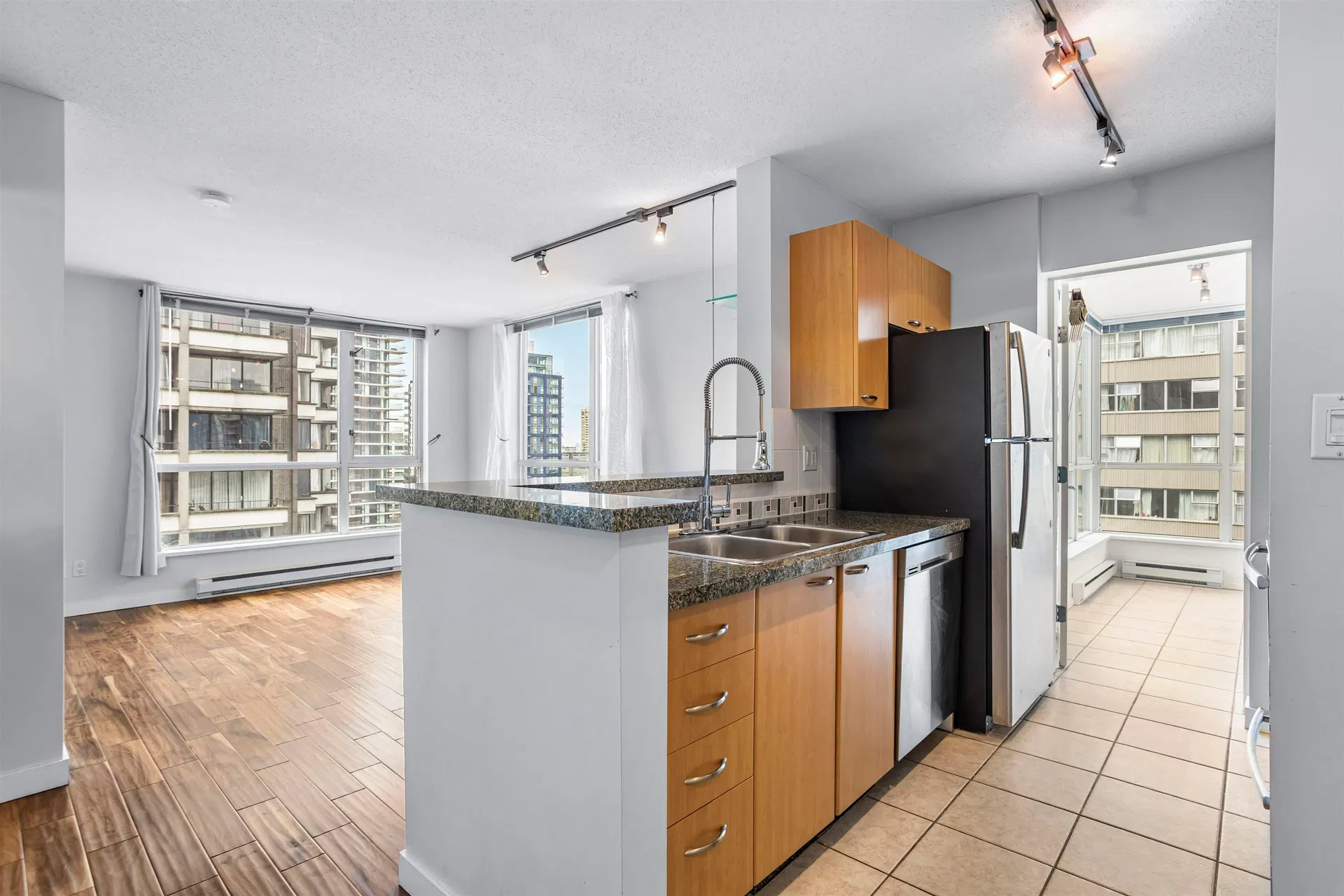 Photo 2 of 26 at #1506 – 1420 W Georgia Street