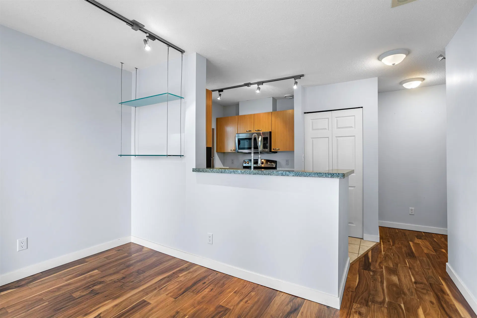 Photo 3 of 26 at #1506 – 1420 W Georgia Street