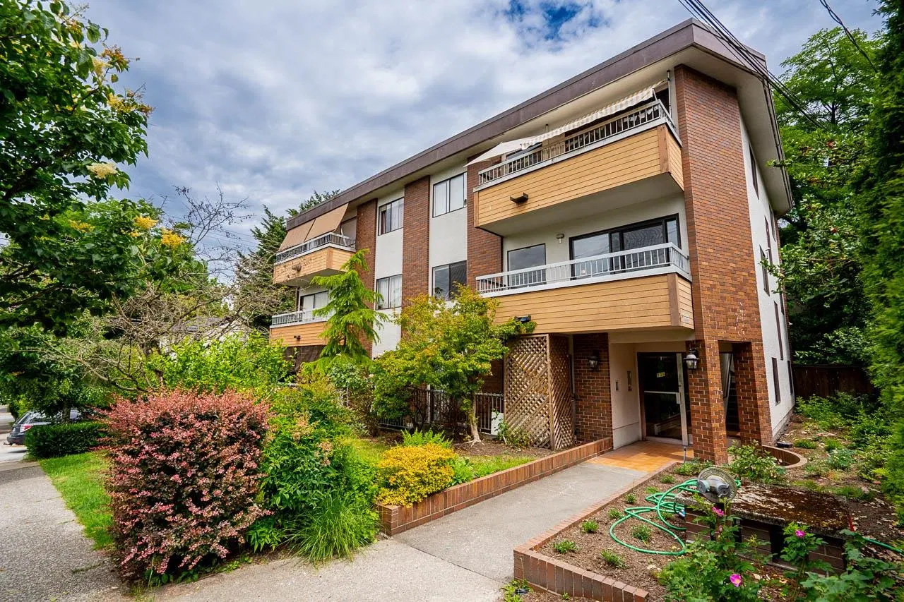 Photo 3 of 29 at #302 – 138 Templeton Drive