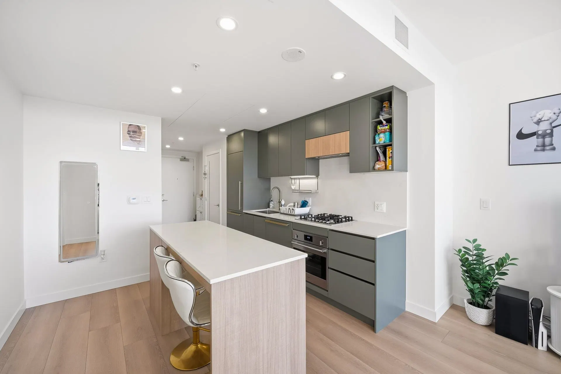 Photo 3 of 40 at #607 – 13573 98a Avenue
