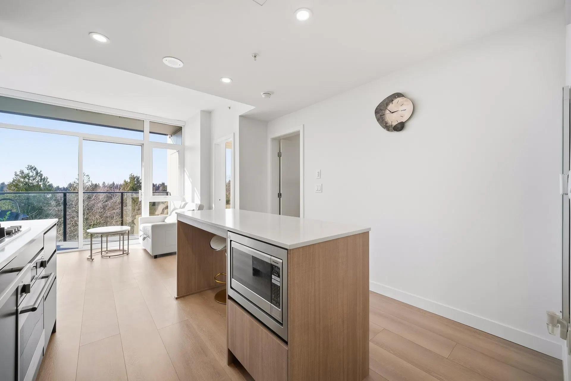 Photo 4 of 40 at #607 – 13573 98a Avenue