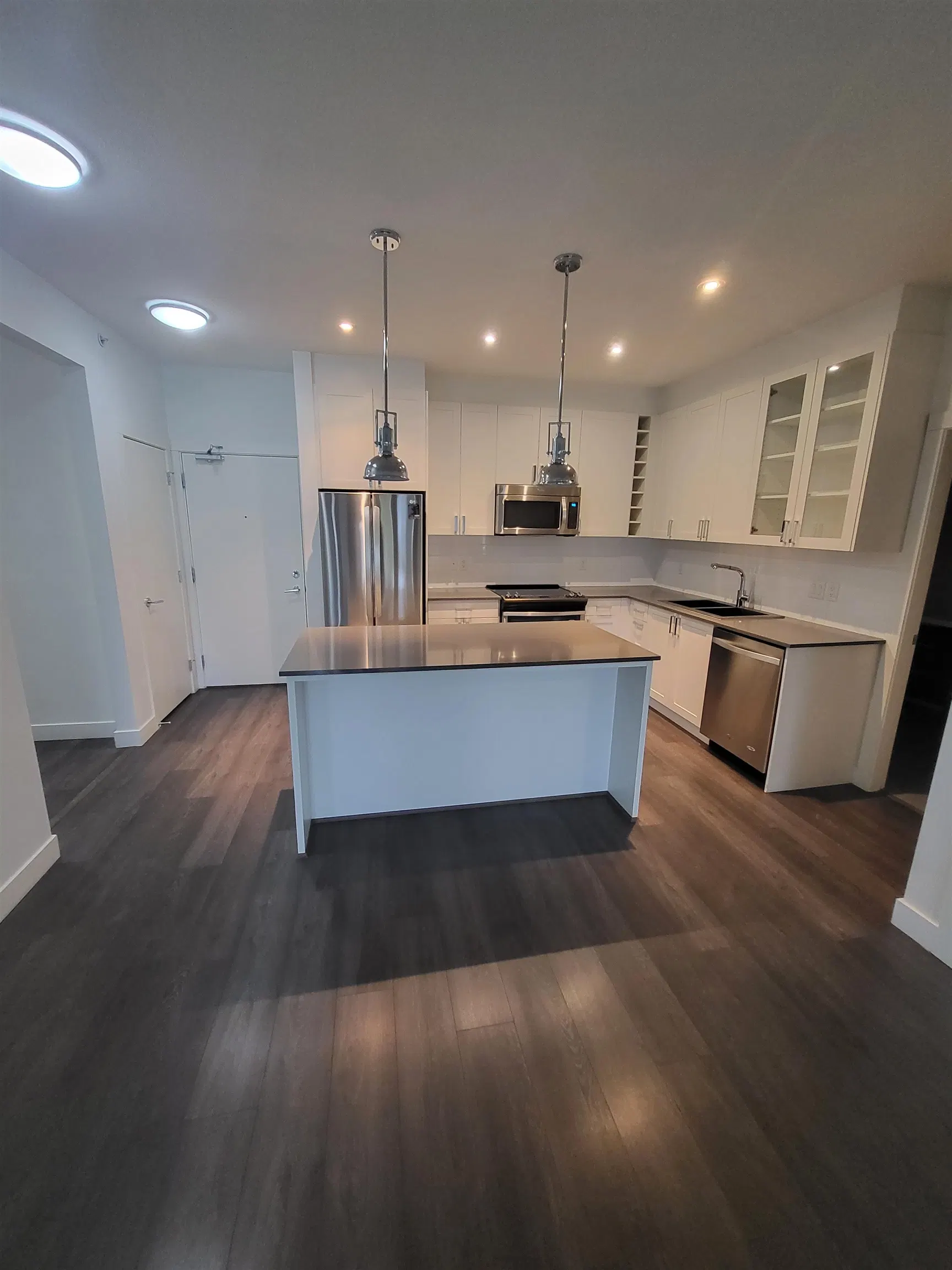 Photo 2 of 11 at #402 – 16398 AVENUE 64 Avenue
