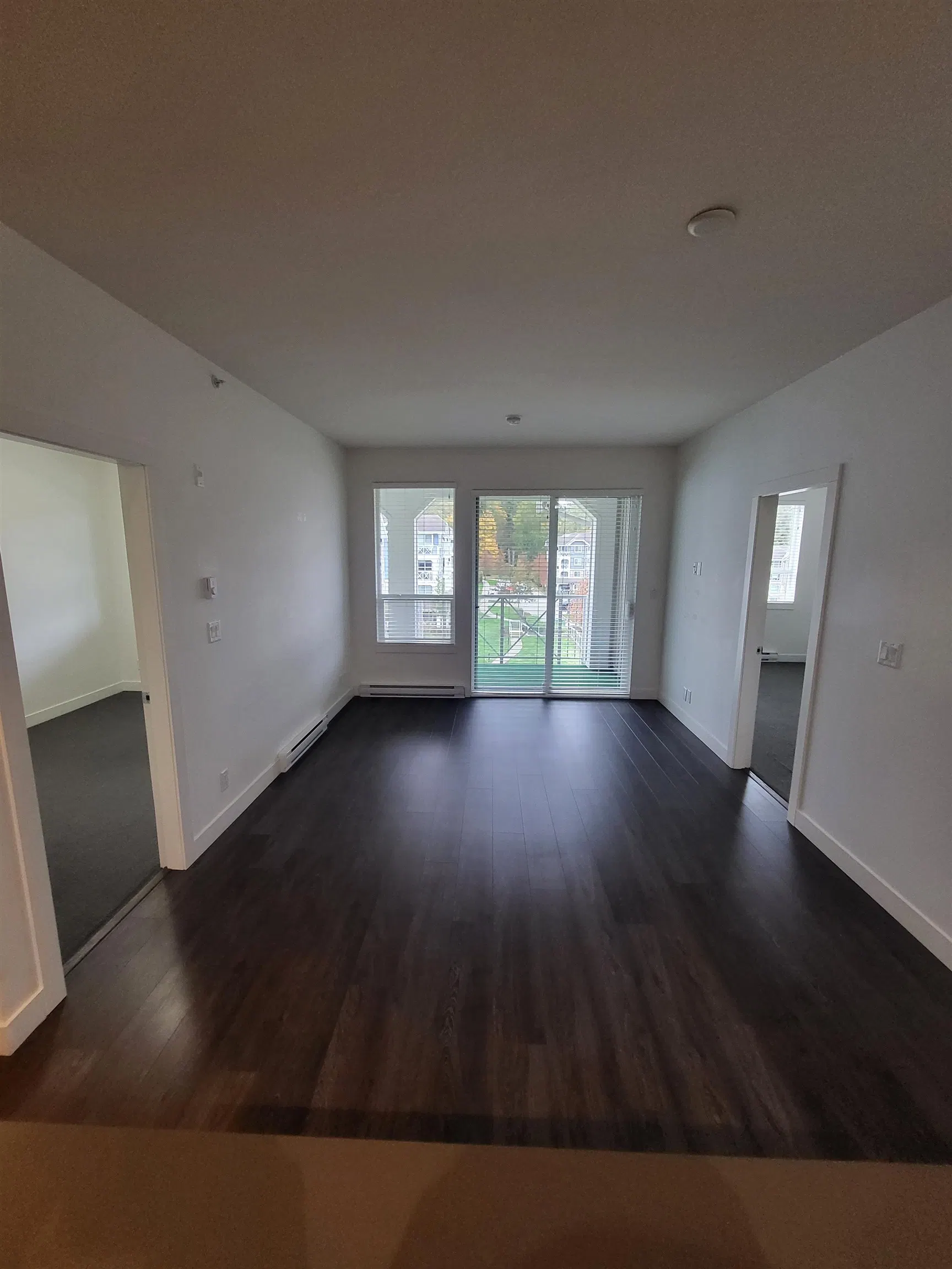 Photo 3 of 11 at #402 – 16398 AVENUE 64 Avenue