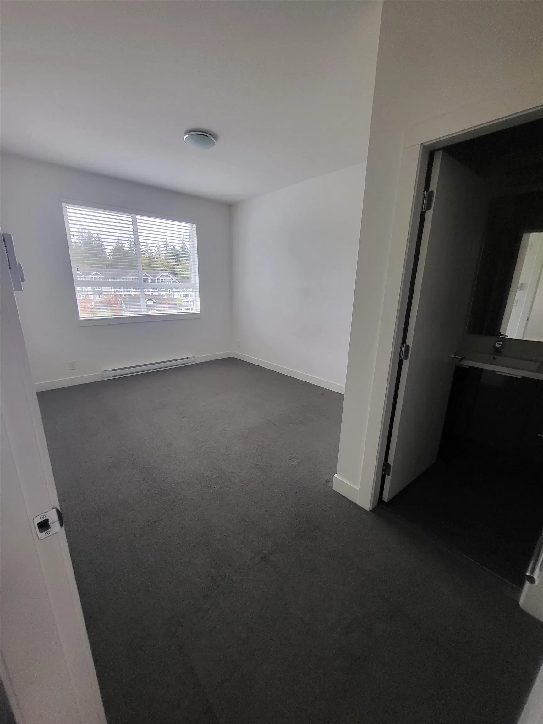 Photo 5 of 11 at #402 – 16398 AVENUE 64 Avenue