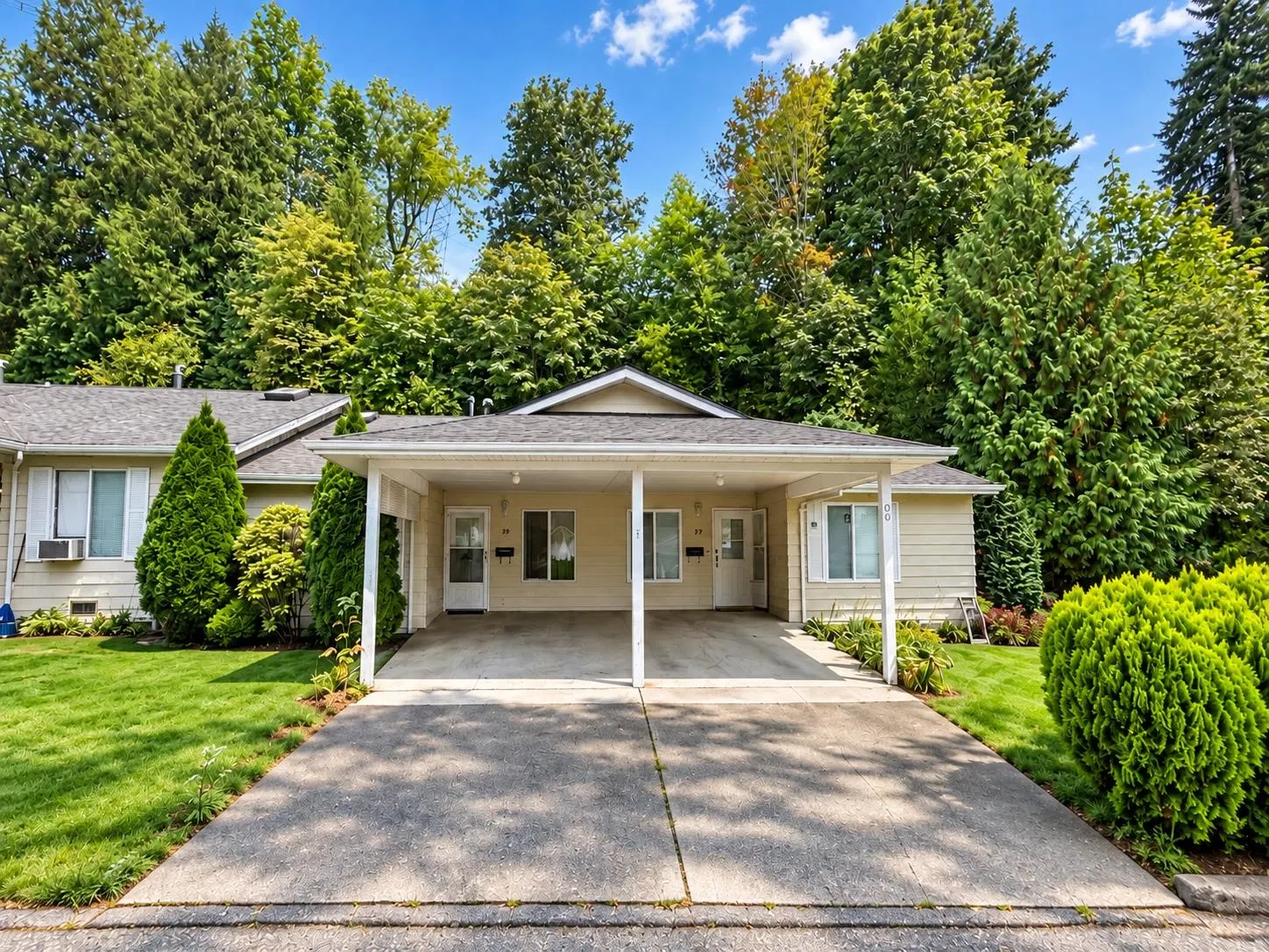 #20 – 3350 Elmwood Drive