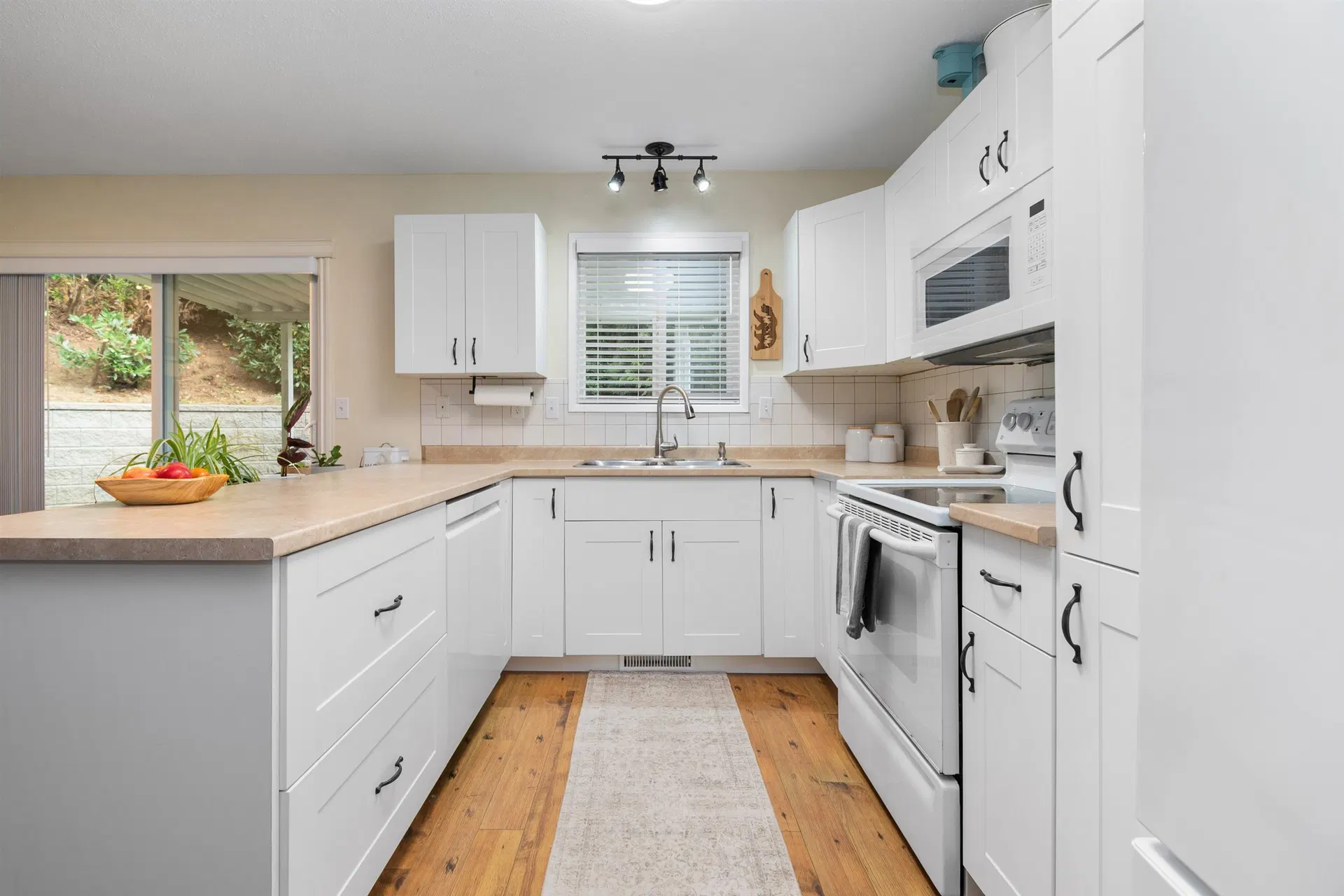 Photo 4 of 40 at #20 – 3350 Elmwood Drive