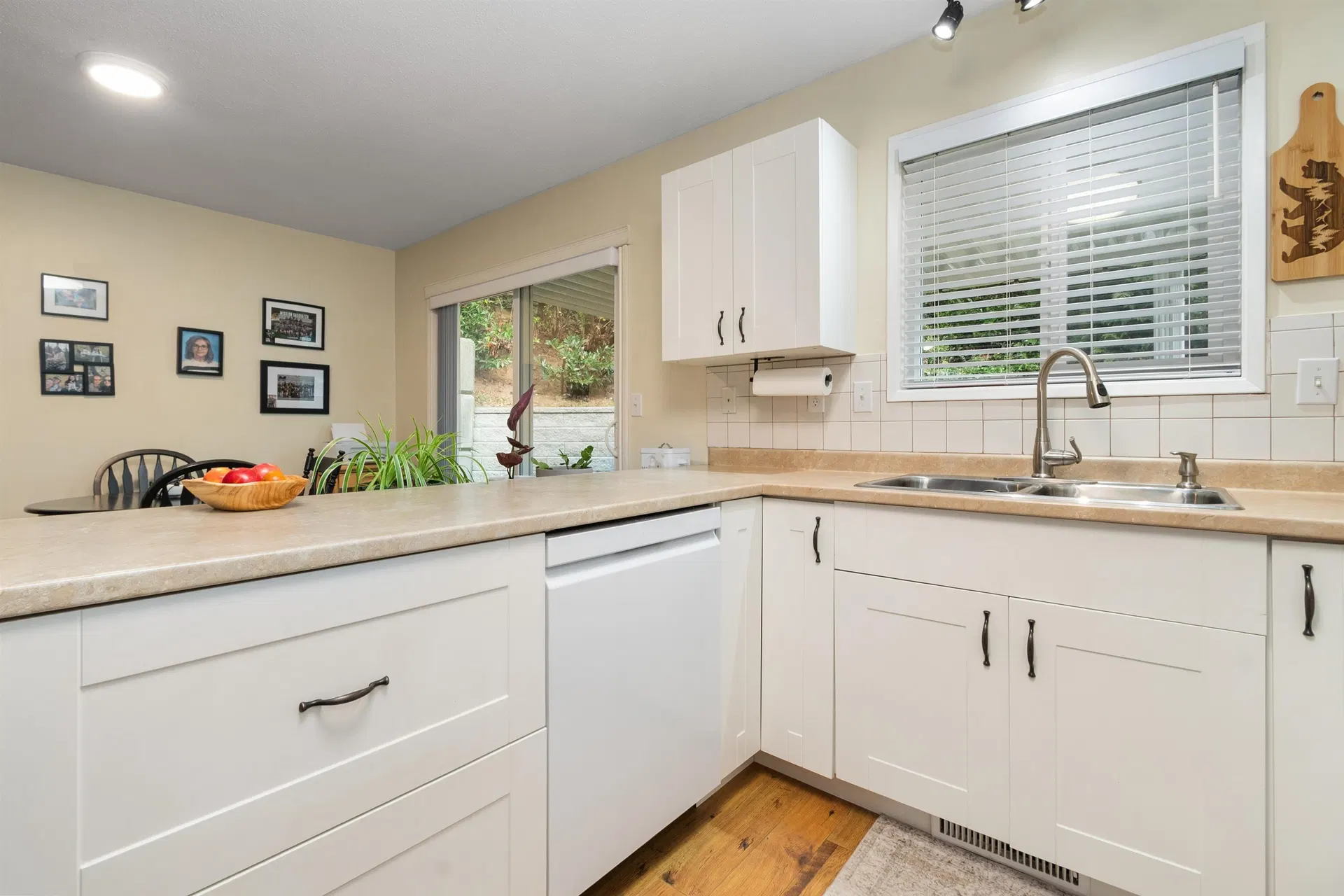 Photo 5 of 40 at #20 – 3350 Elmwood Drive