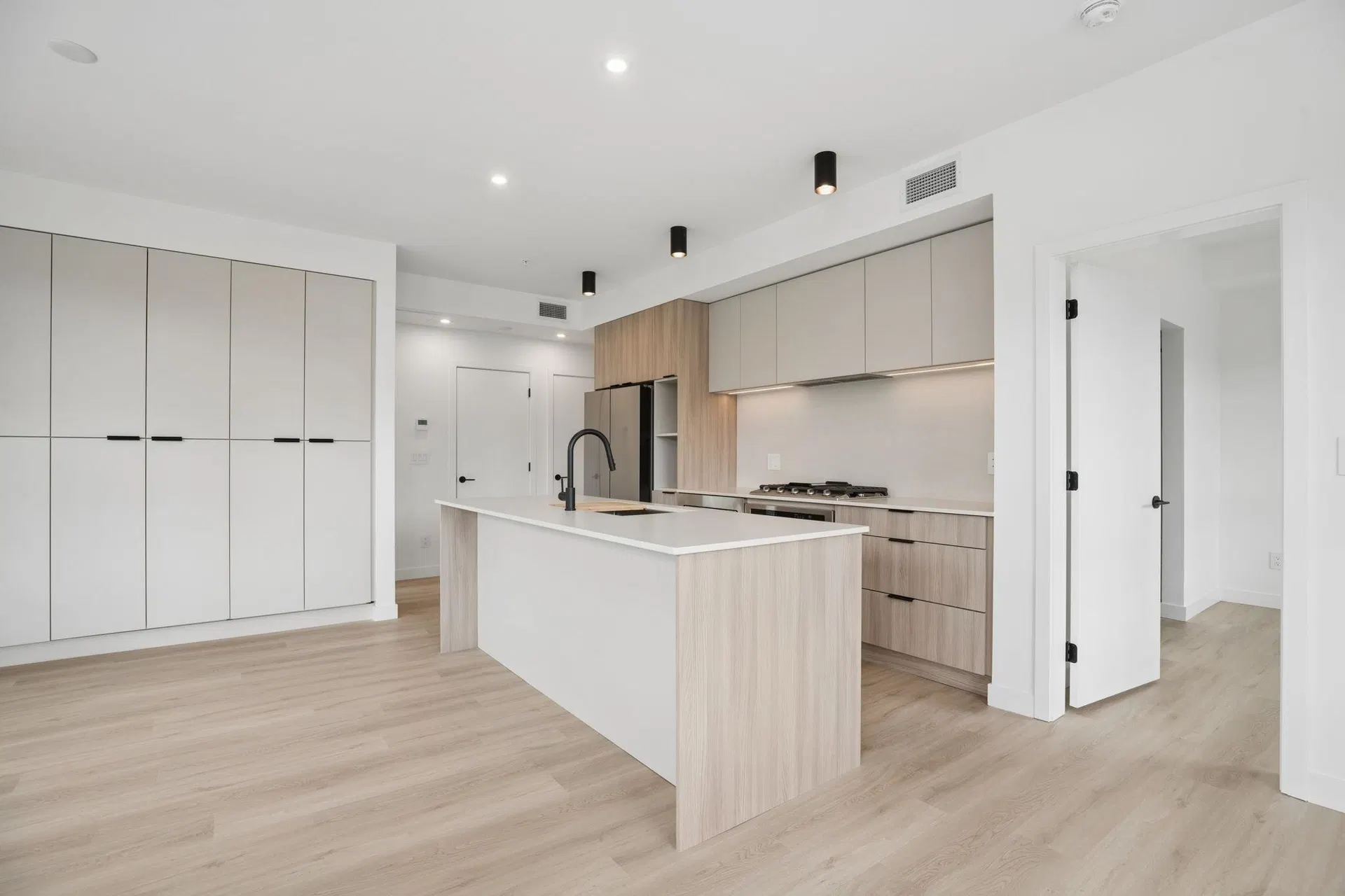 Photo 2 of 27 at #414 – 623 Kemsley Avenue
