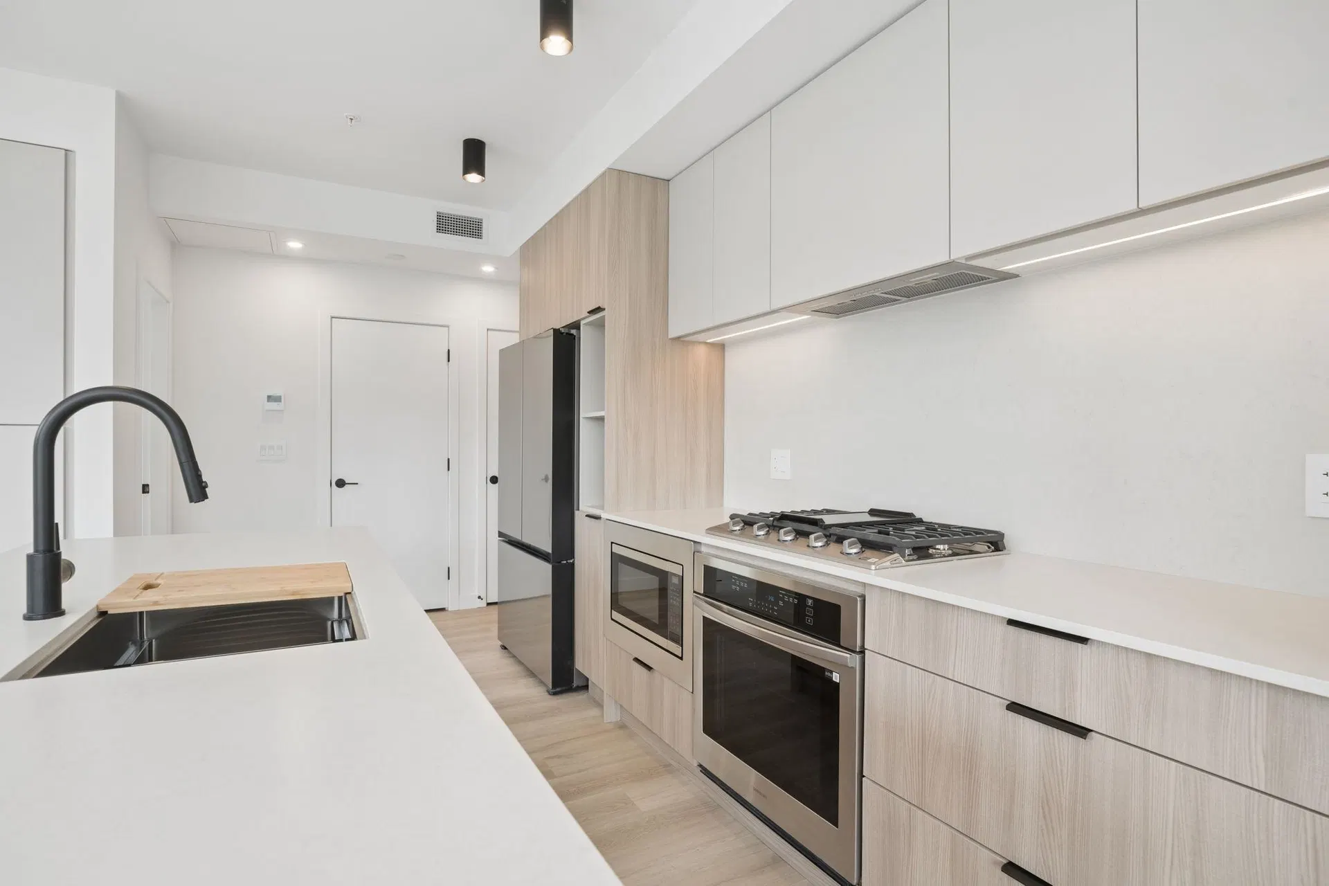 Photo 3 of 27 at #414 – 623 Kemsley Avenue