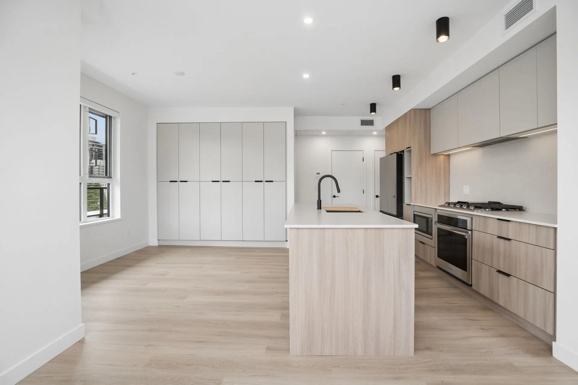 Photo 4 of 27 at #414 – 623 Kemsley Avenue