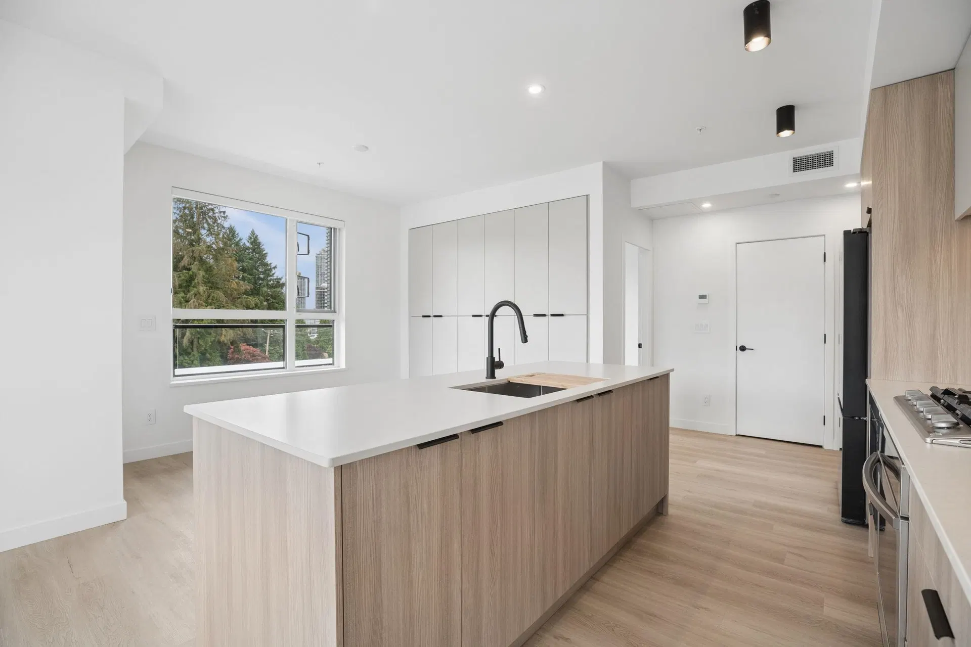 Photo 5 of 27 at #414 – 623 Kemsley Avenue
