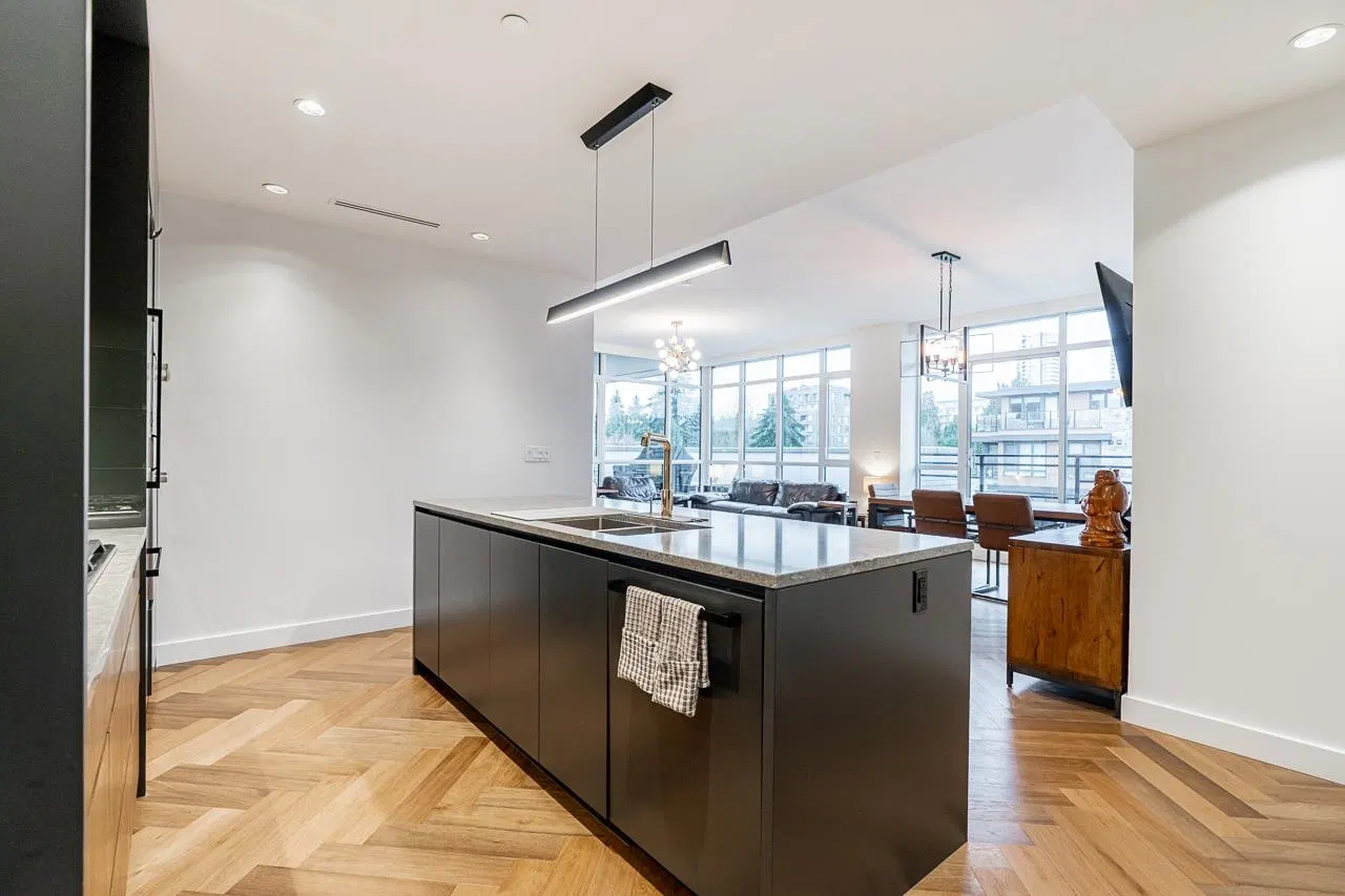 Photo 3 of 37 at #404 – 458 W 63rd Avenue