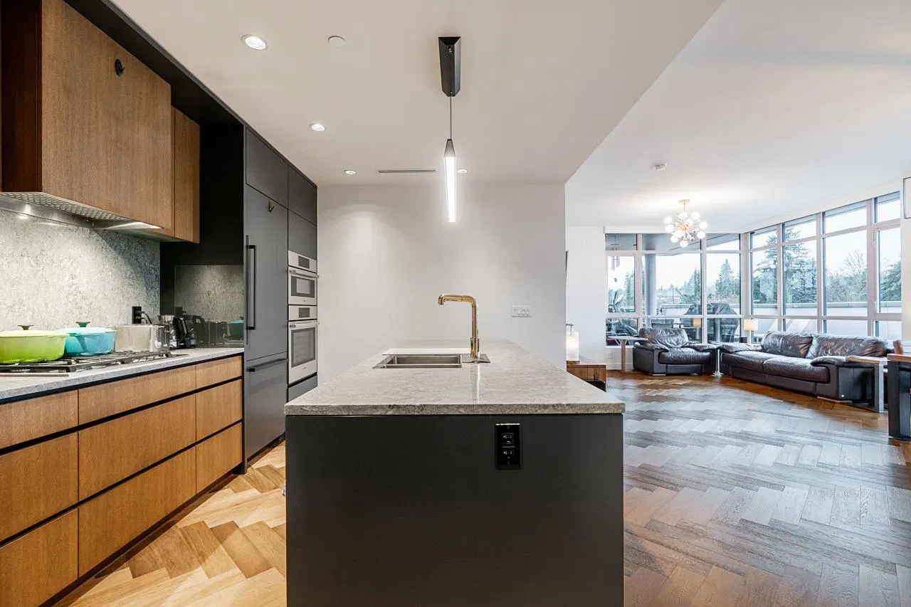 Photo 5 of 37 at #404 – 458 W 63rd Avenue