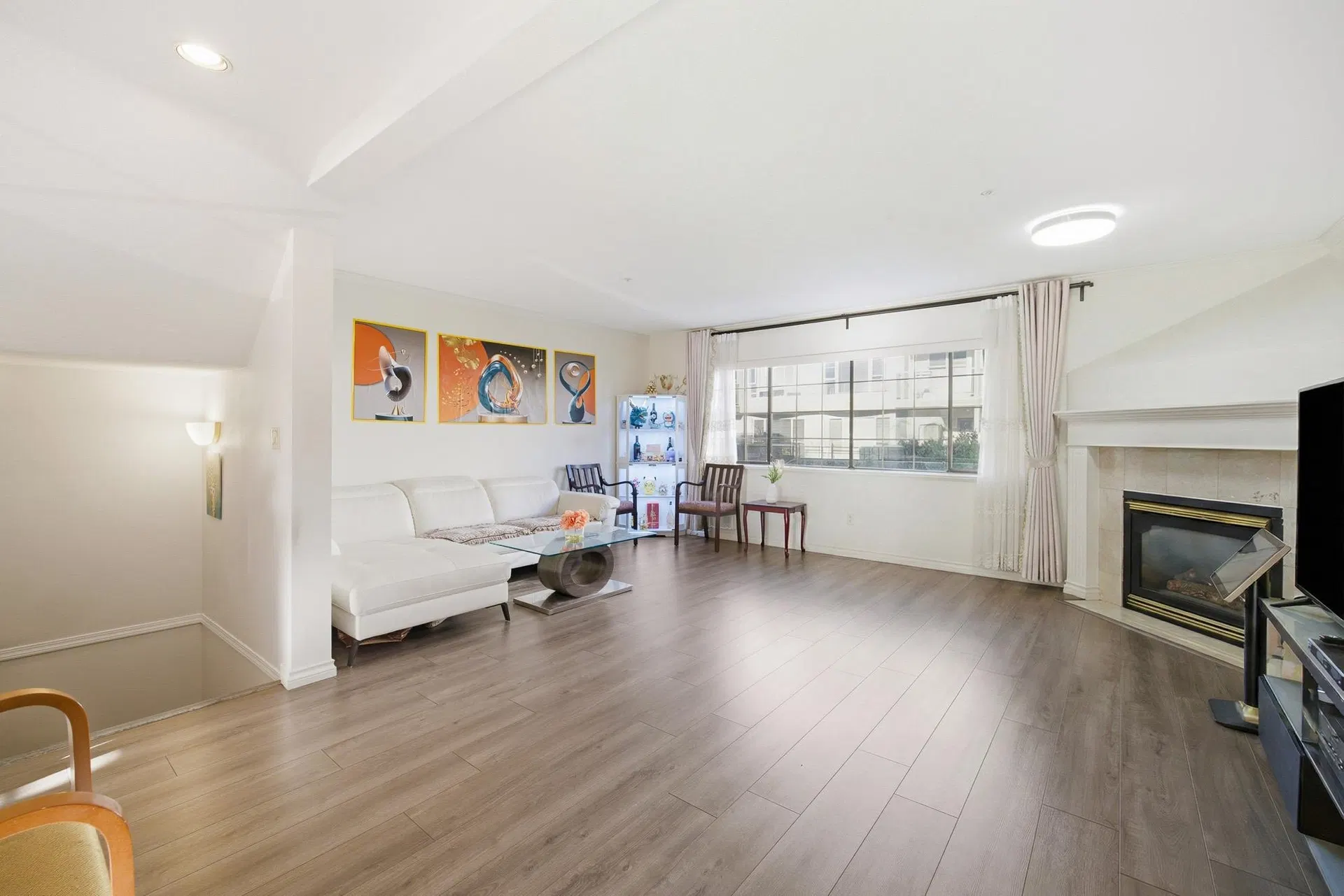 Photo 3 of 31 at #21 – 8591 Blundell Road