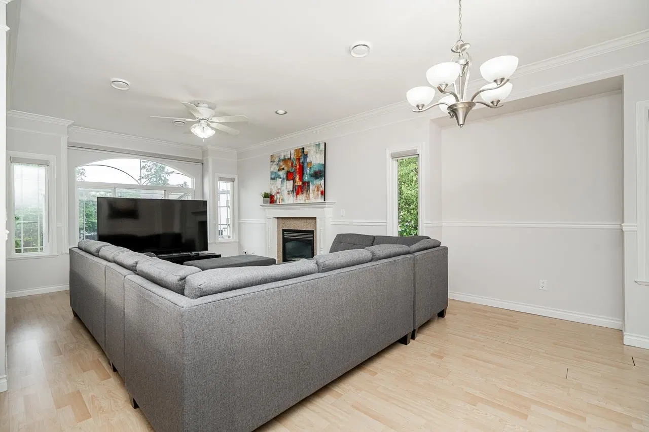 Photo 5 of 39 at 12773 90 Avenue