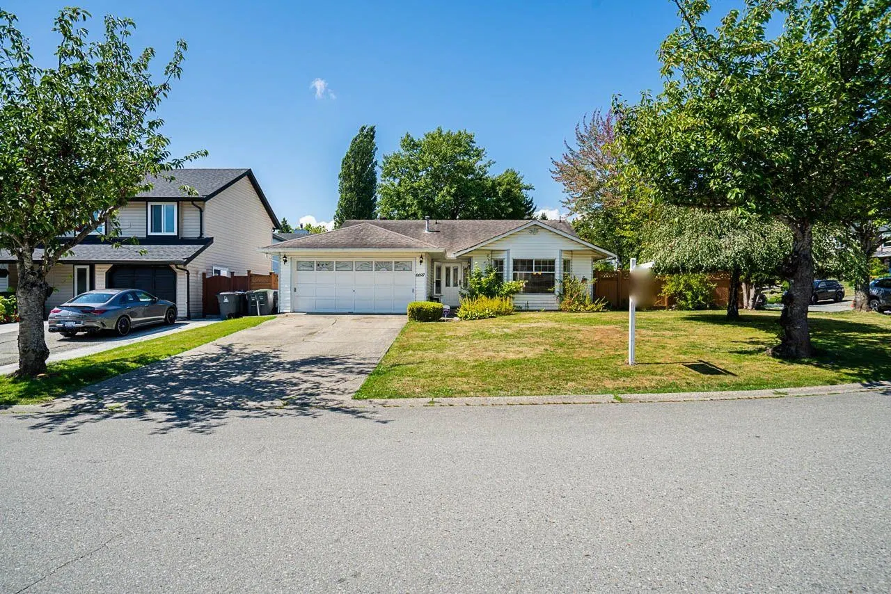 Photo 2 of 32 at 6697 141a Street