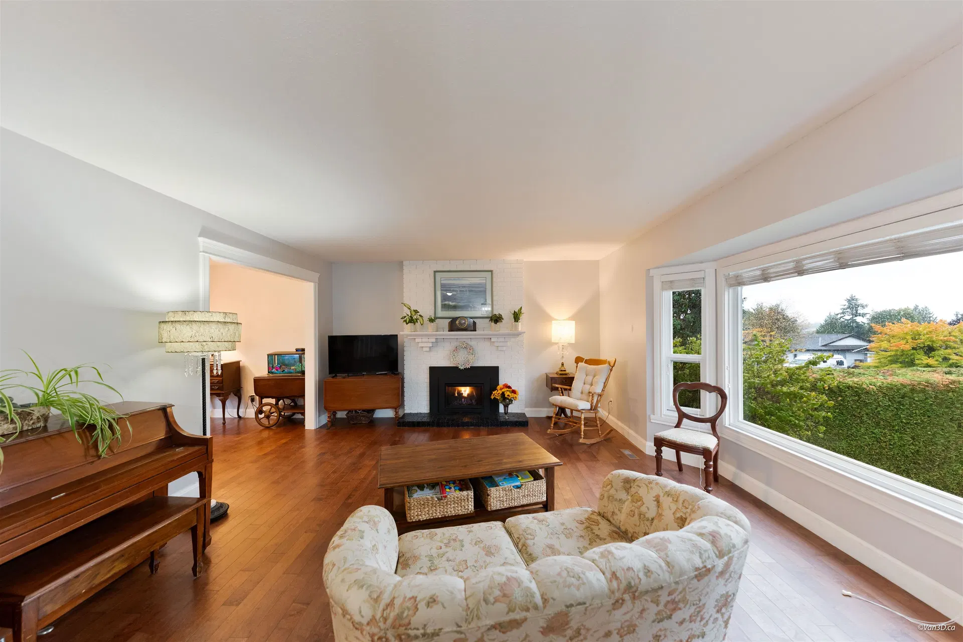 Photo 4 of 40 at 17245 59a Avenue