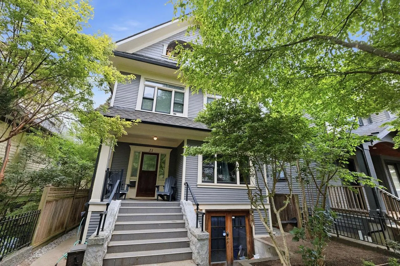 Photo 3 of 11 at 21 E 22nd Avenue