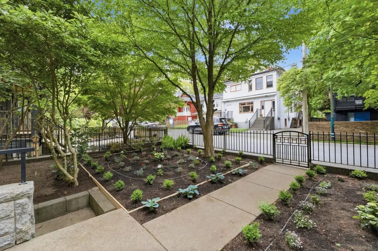 Photo 4 of 11 at 21 E 22nd Avenue