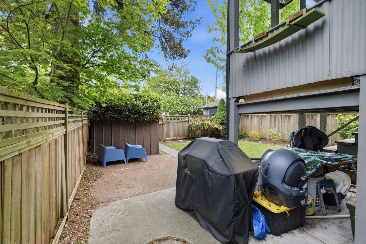 Photo 5 of 11 at 21 E 22nd Avenue