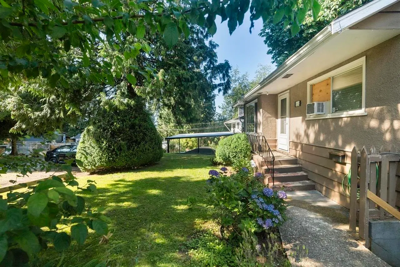 Photo 3 of 34 at 11152 131a Street