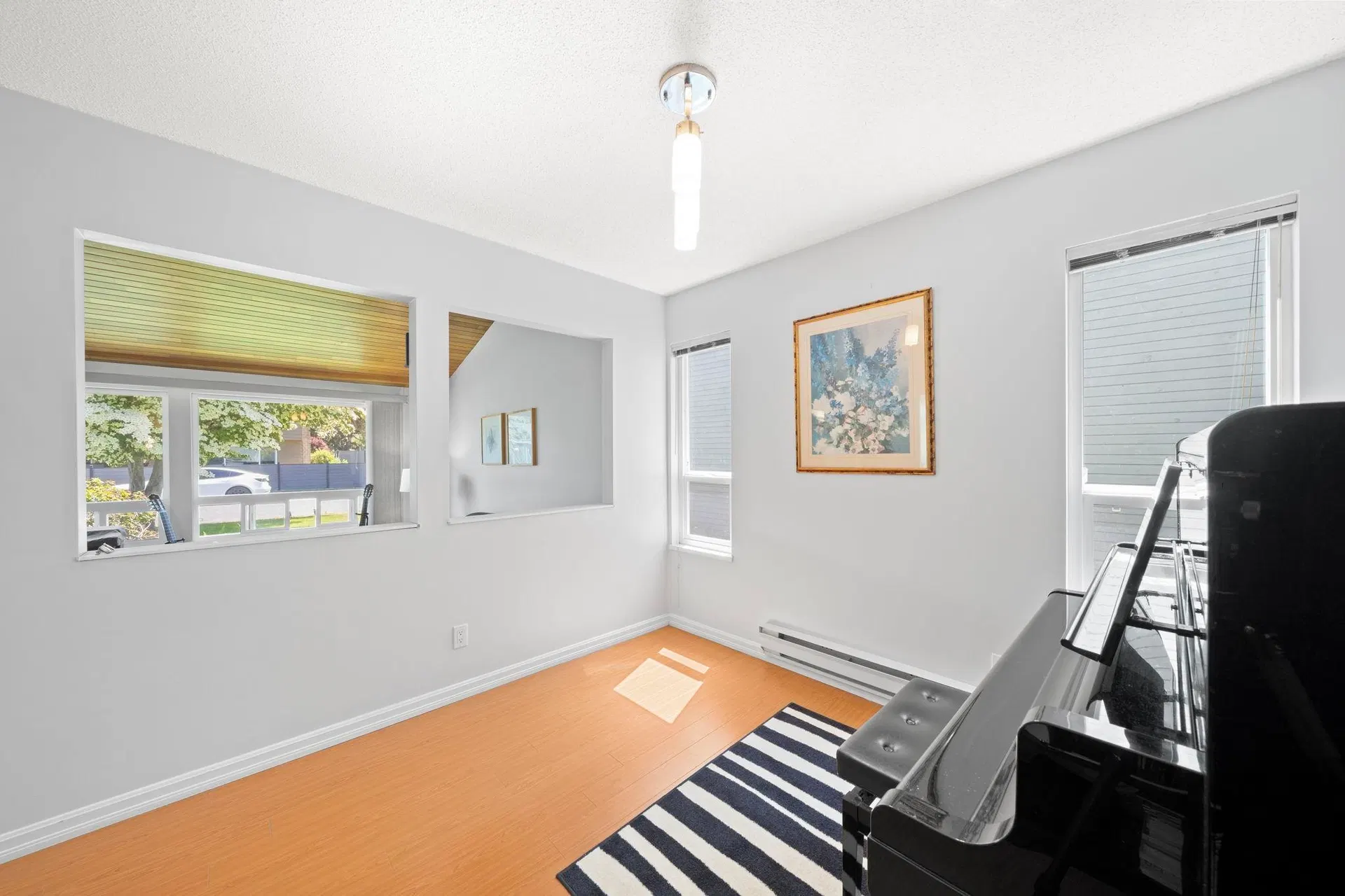 Photo 5 of 24 at 10311 Hollymount Drive