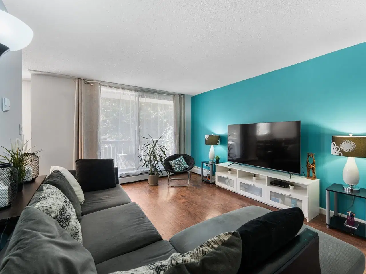 #404 – 320 Royal Avenue