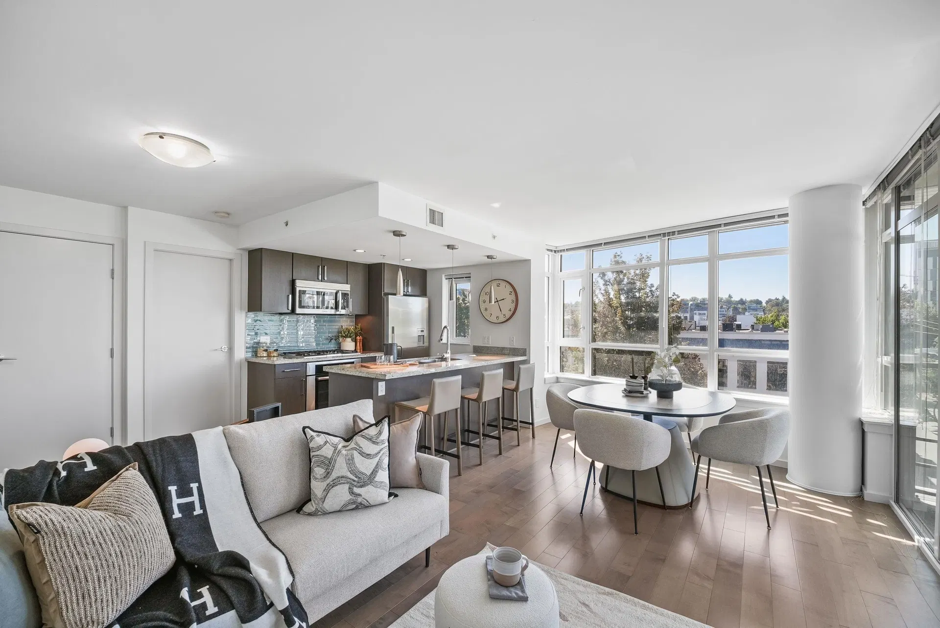 #503 – 89 2nd Avenue