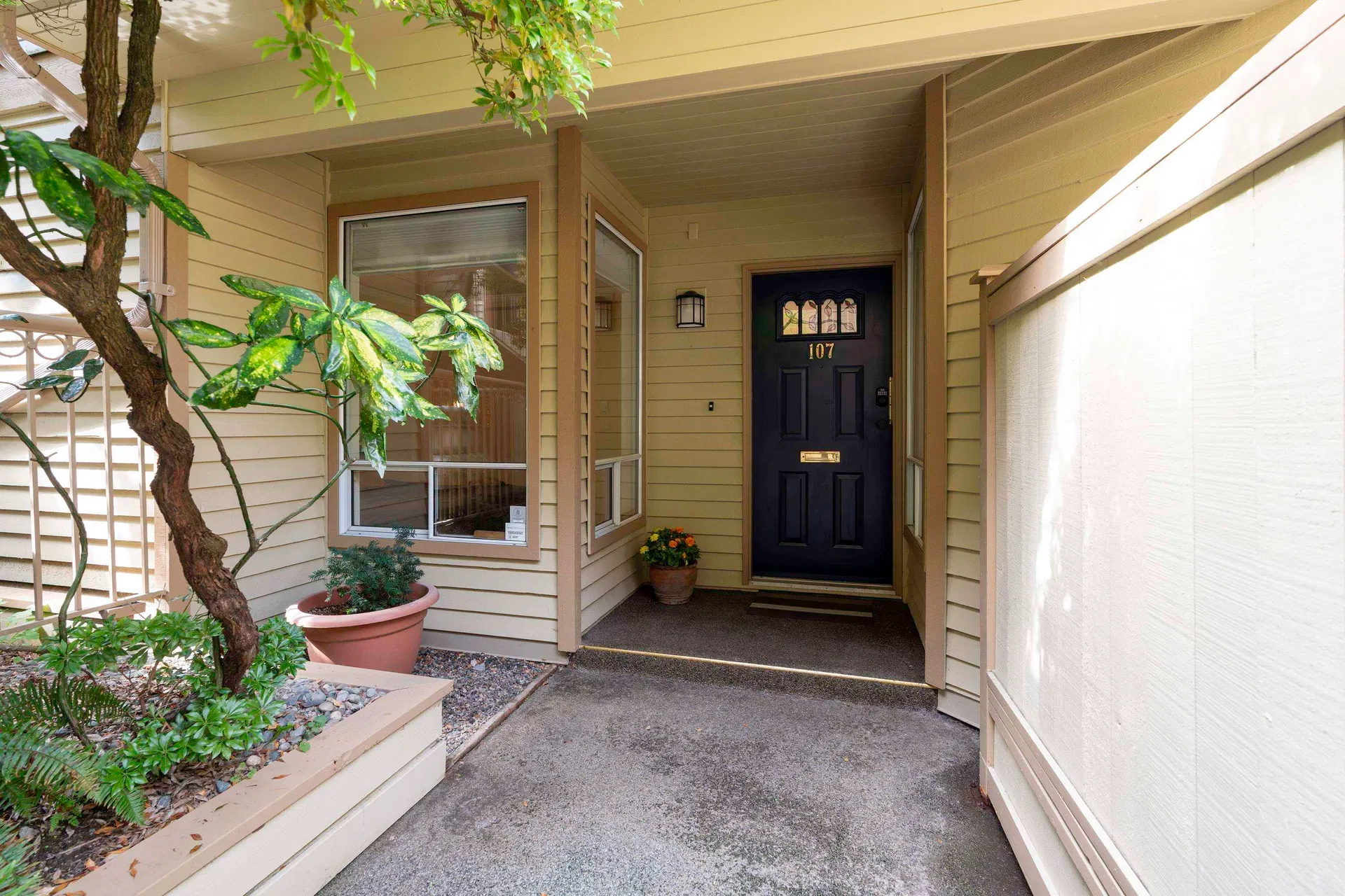 Photo 2 of 28 at #107 – 1100 W 7th Avenue