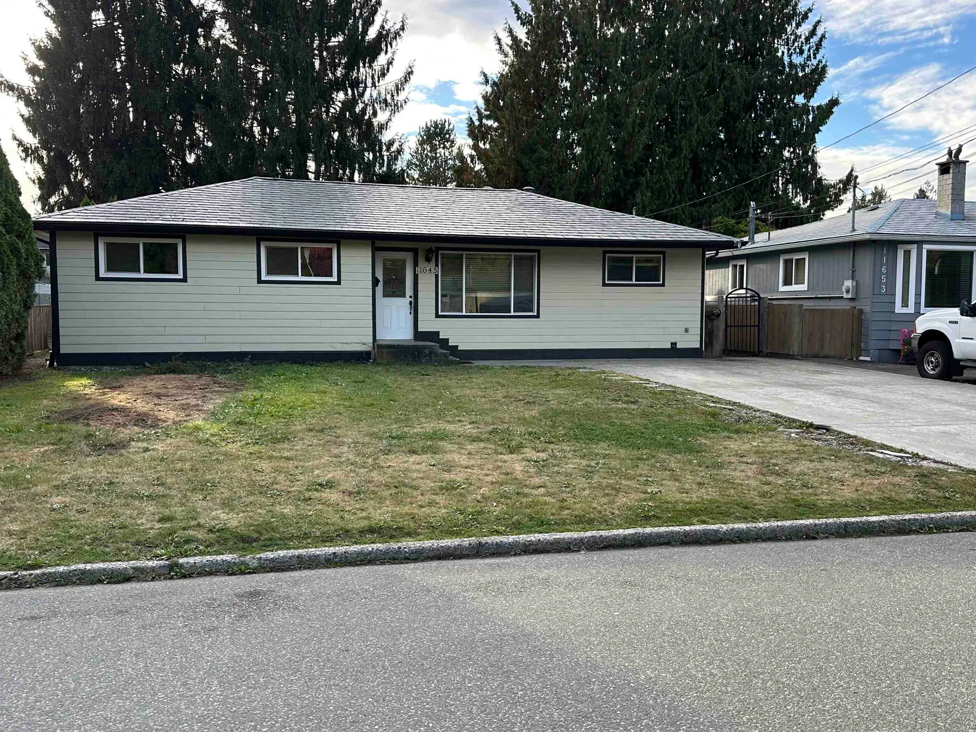 Photo 3 of 26 at 11645 Steeves Street