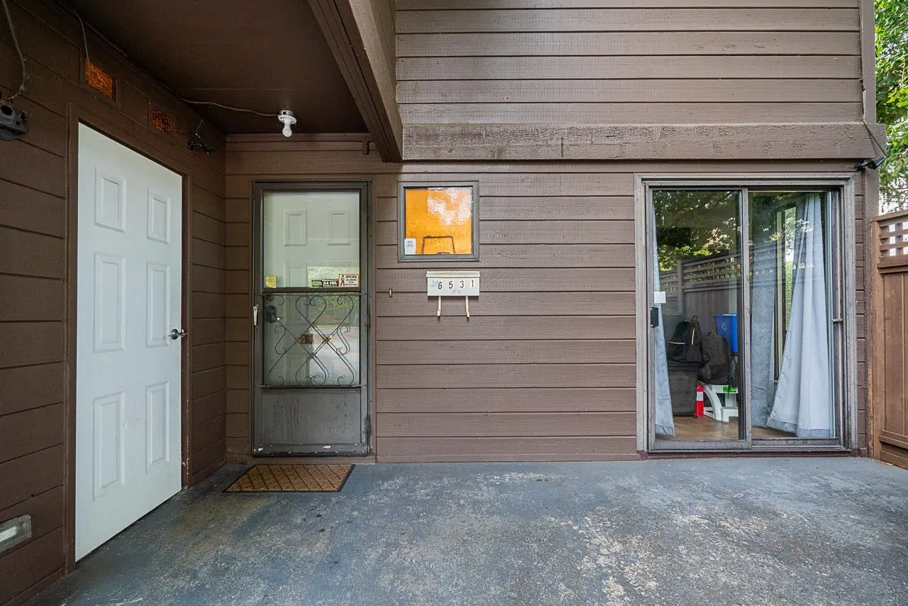 Photo 2 of 32 at 6531 Pimlico Way