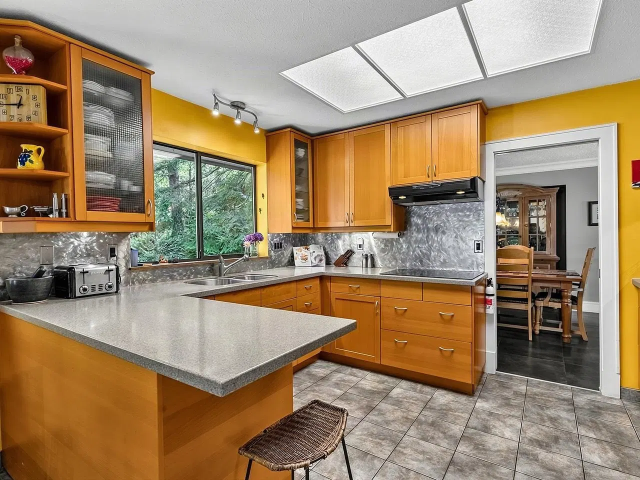 Photo 5 of 40 at 8568 Bedora Place