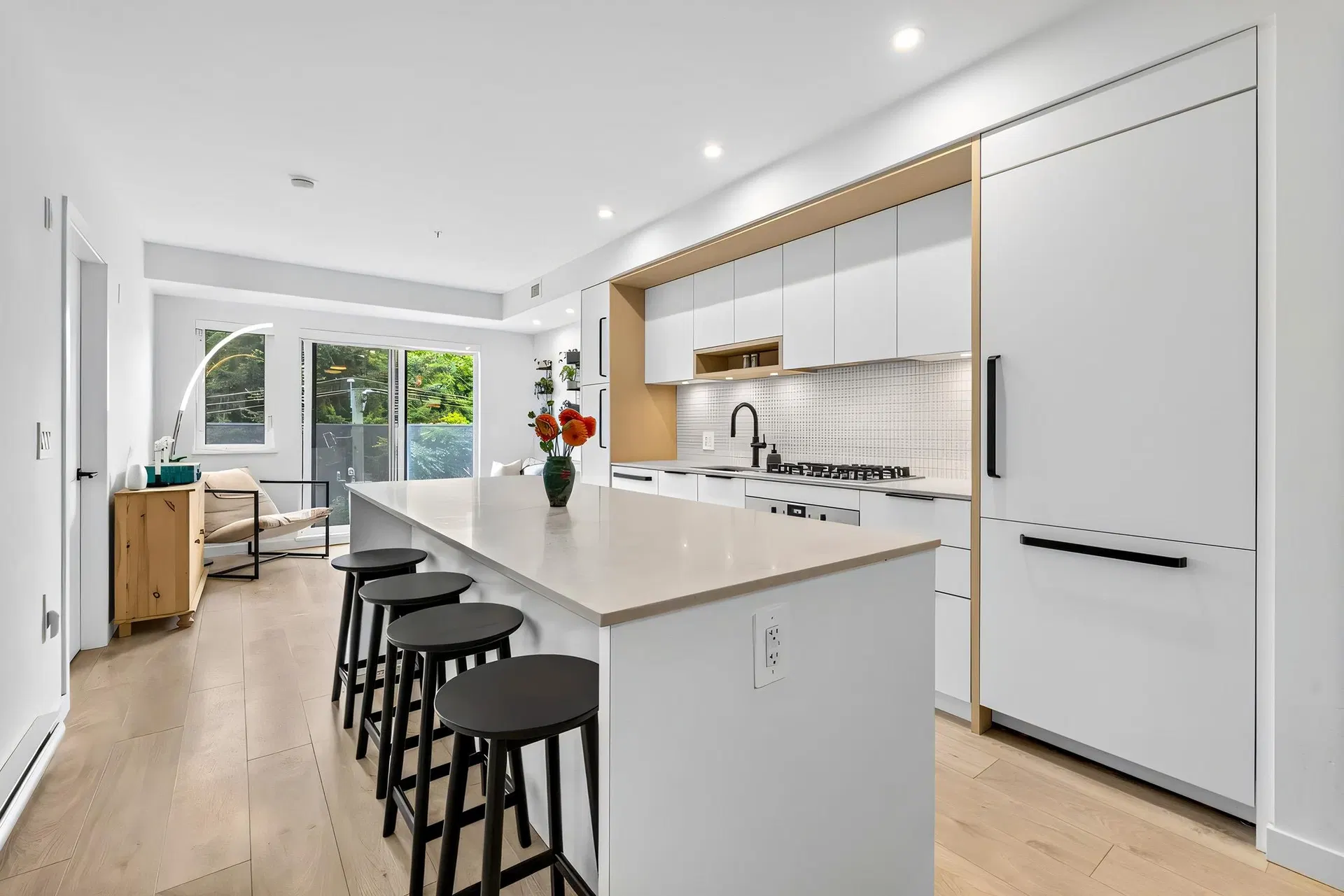 Photo 5 of 37 at #411 – 2520 Guelph Street
