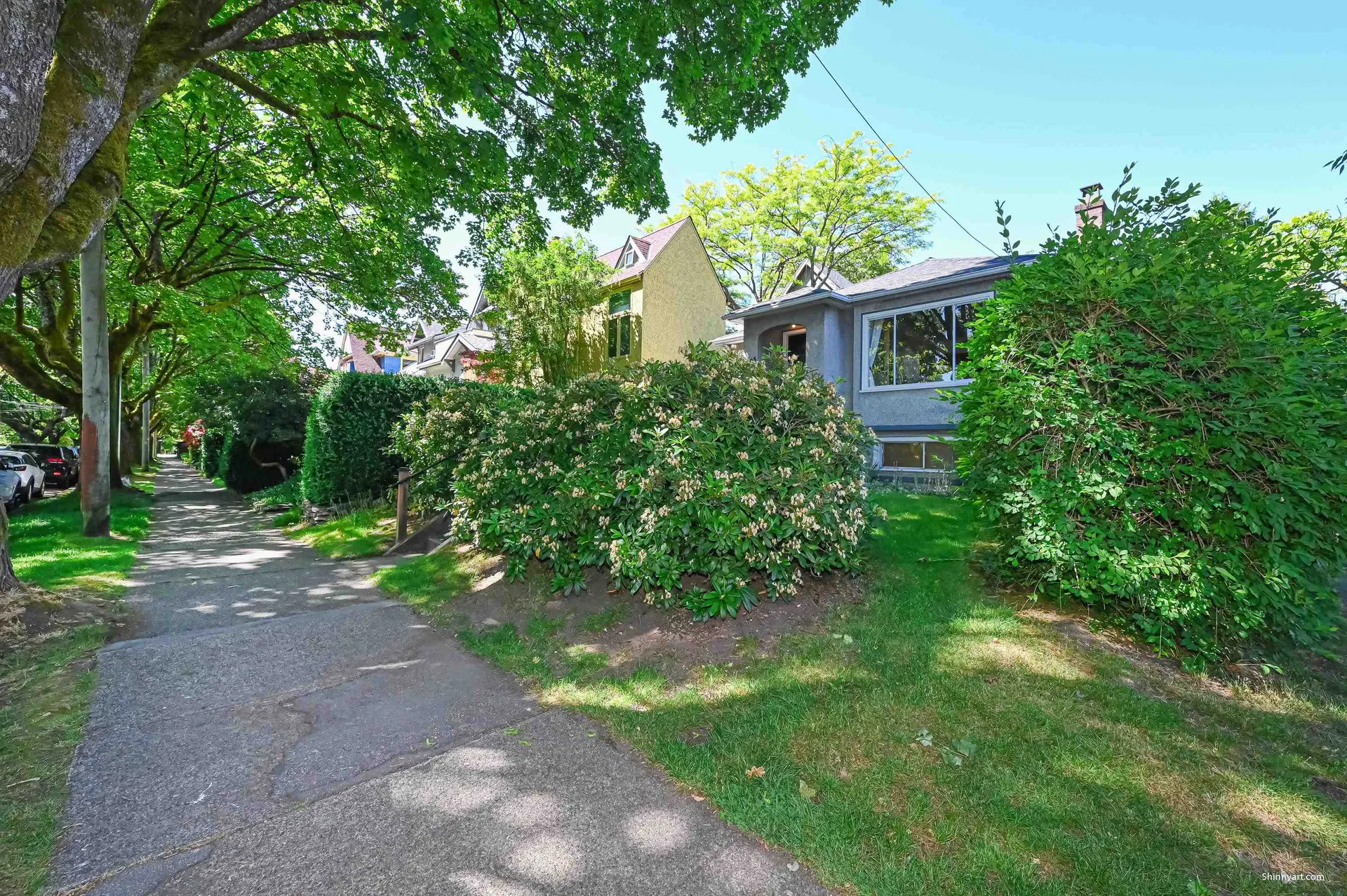 Photo 4 of 32 at 3305 W 6th Avenue