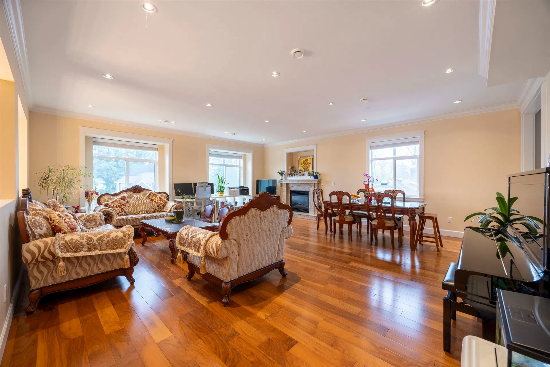 Photo 5 of 31 at 4346 Wildwood Crescent