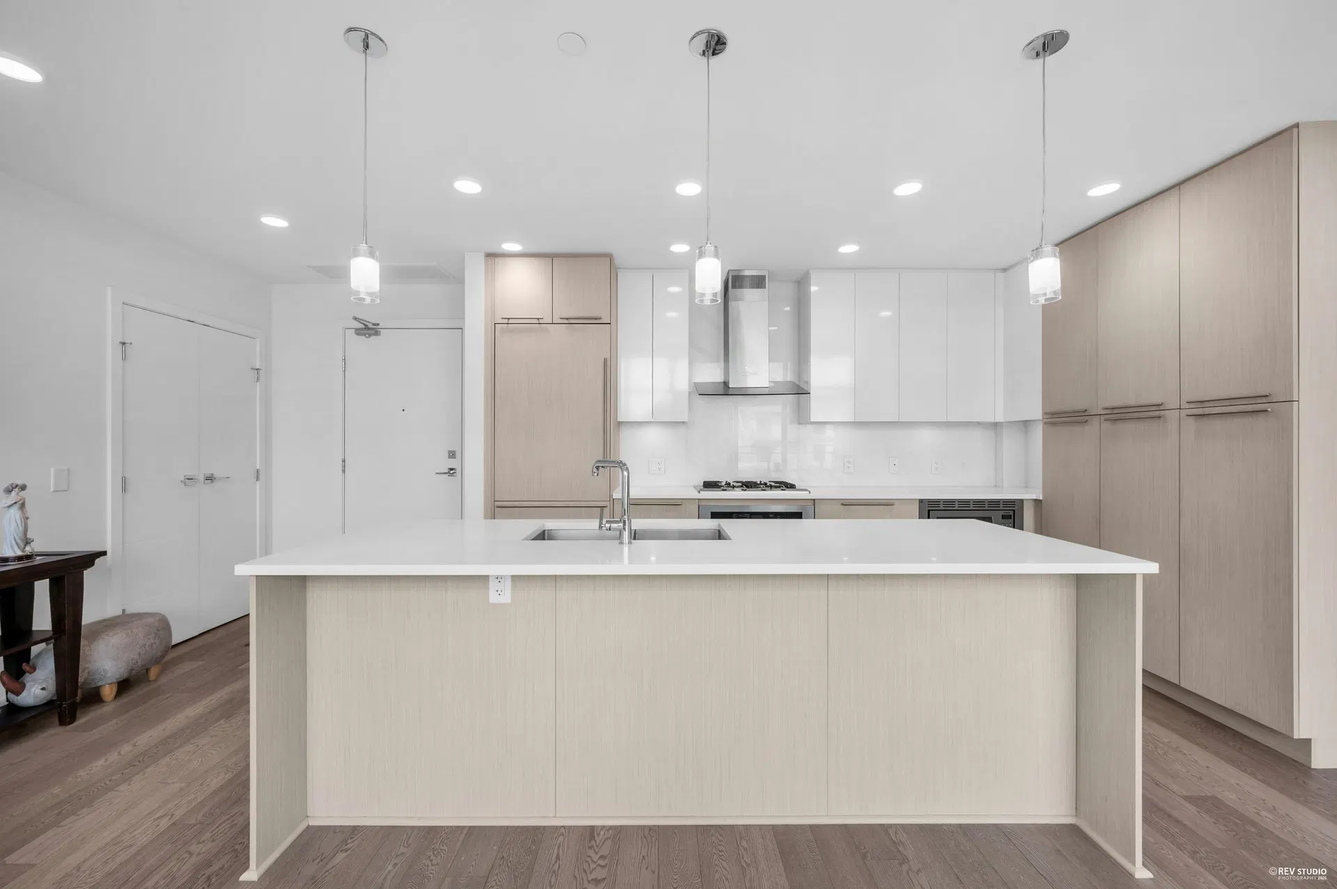 Photo 5 of 38 at #604 – 5077 Cambie Street
