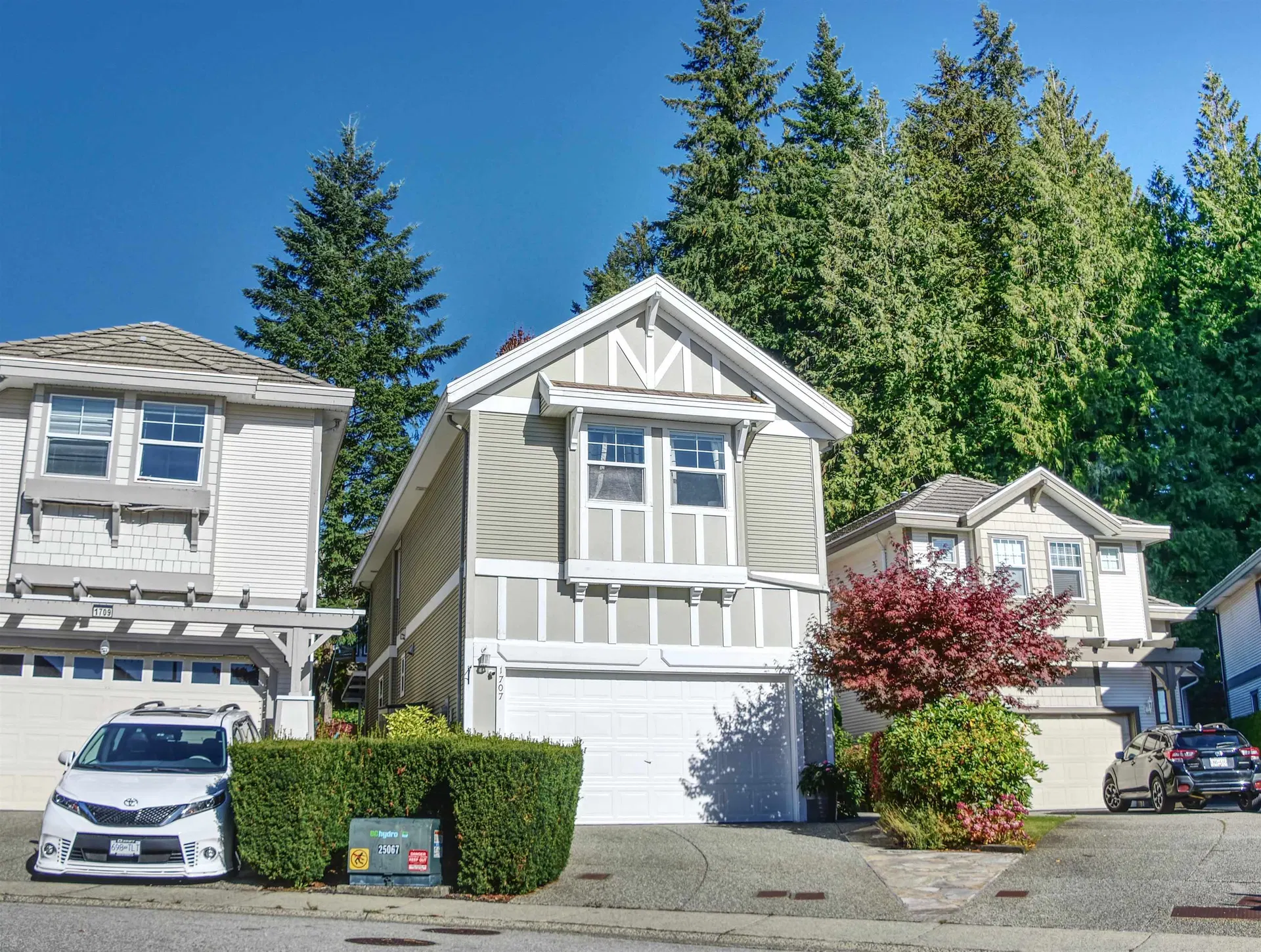 Photo 2 of 28 at 1707 Arbutus Place