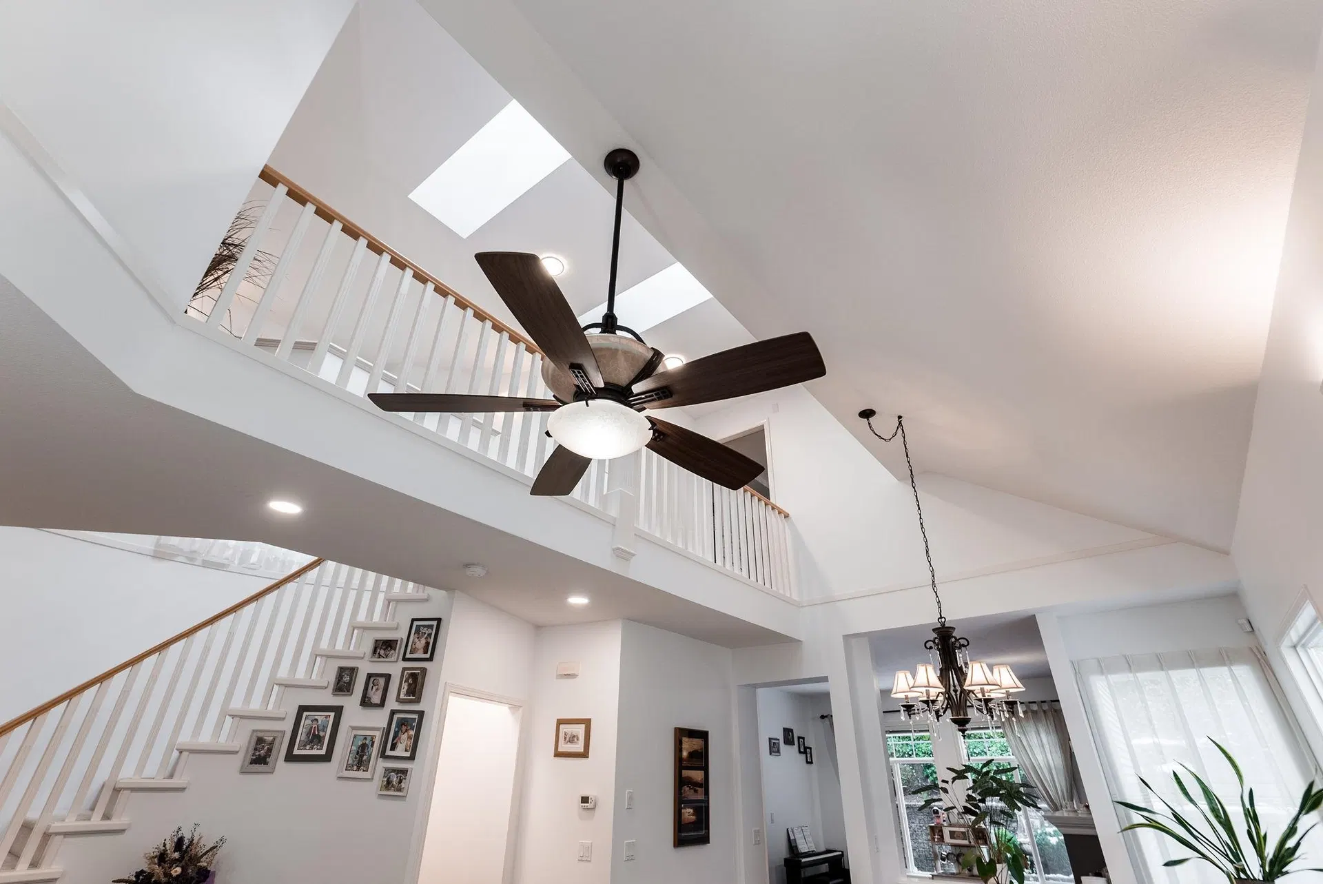 Photo 5 of 28 at 1707 Arbutus Place