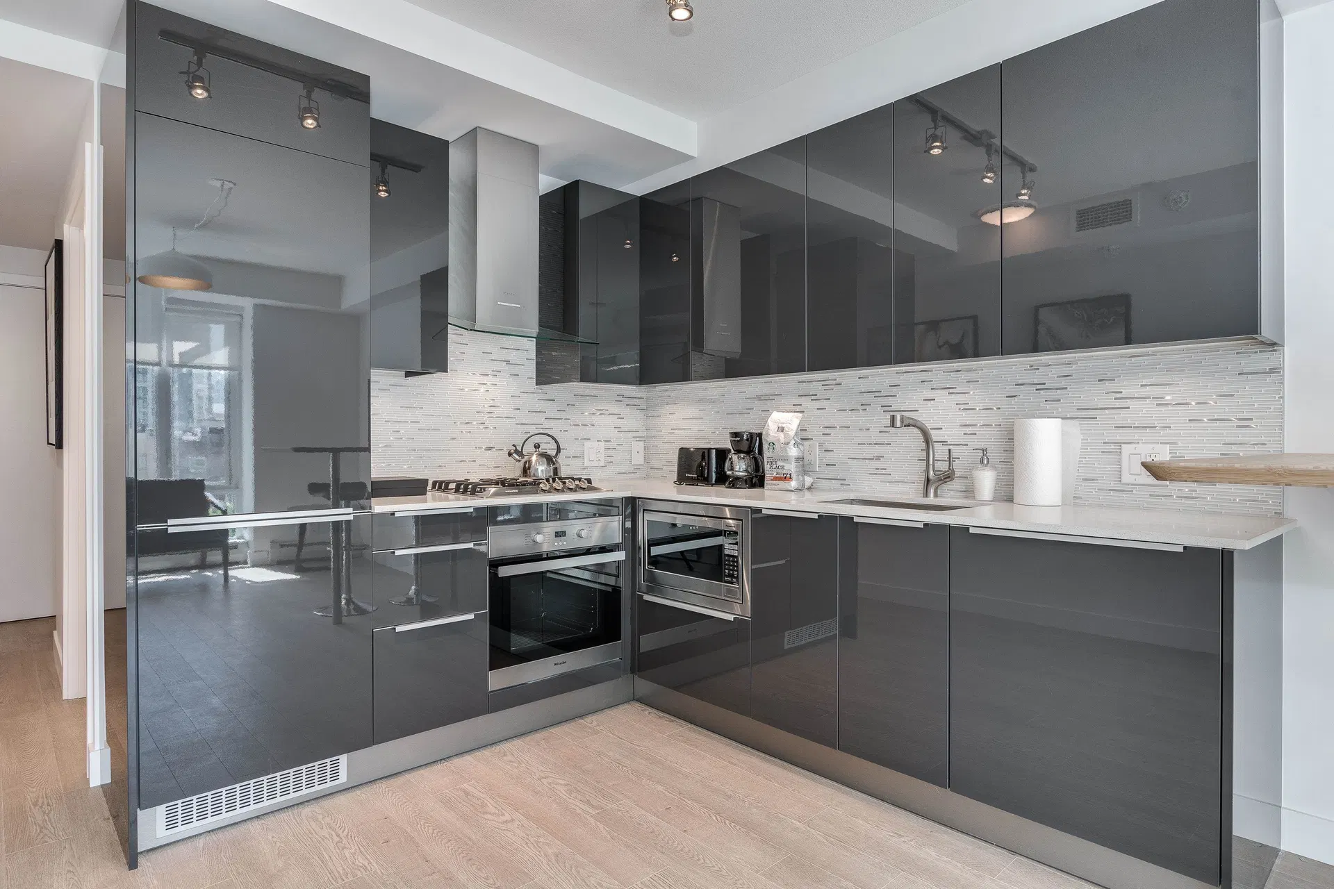 Photo 4 of 17 at #605 – 1283 Howe Street