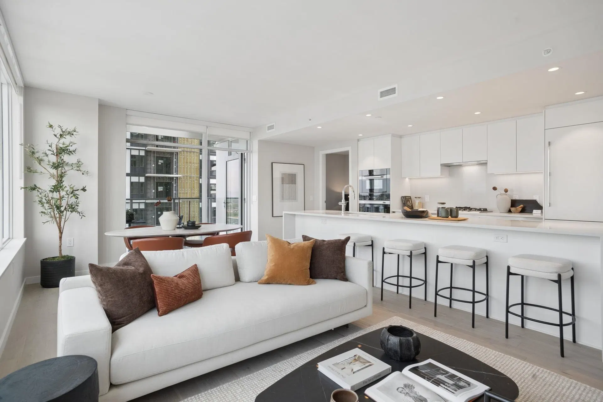 Photo 2 of 38 at #1203 – 485 W 42 Avenue
