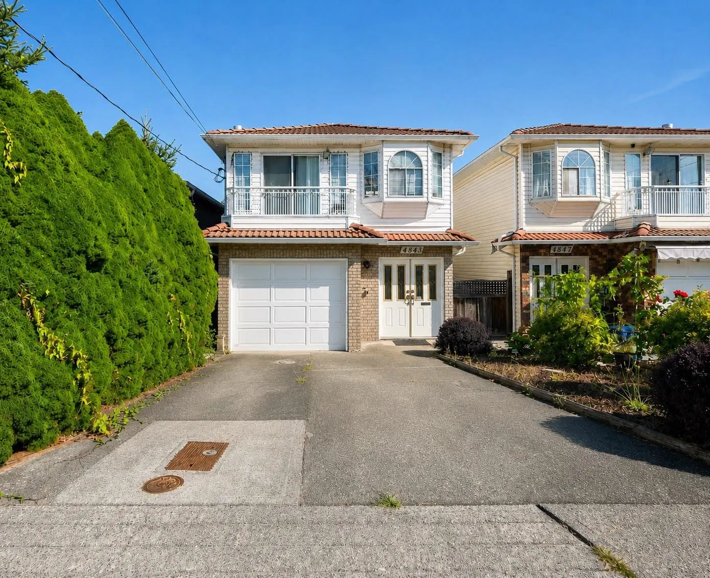 Photo 1 of 16 at 4843 Maitland Street