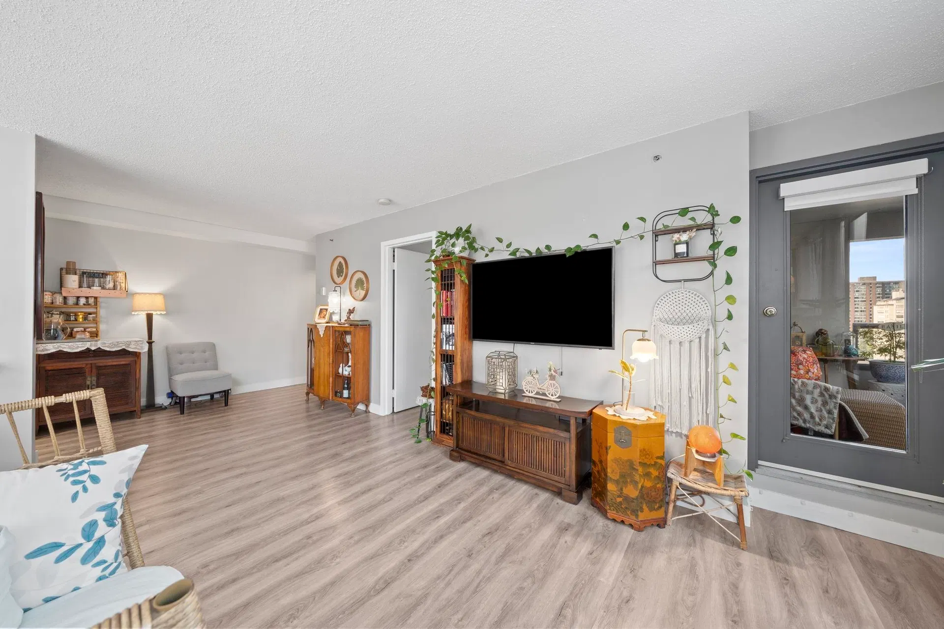 Photo 3 of 34 at #1506 – 1060 Alberni Street